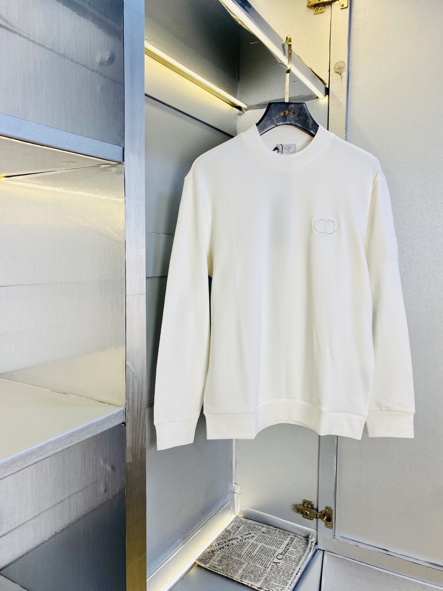 NO:703303,Support replacement after the year!  Wearing 190 pounds. Lined with velvet and thin velvet. Original Dior quality. The latest warm long-sleeved sweatshirt style bottoming shirt T-shirt. Selected counters to customize top-grade imported fabrics. All details are perfectly made and reproduced 1:1. Restore to 100% authentic. Original hardware. High-end customized accessories. Original factory label. The upper body effect is amazing!  Size M-3XL,,dior,dior,hoodie,sweatshirts,tees,t-shirt,19860909支持年后退换！ 穿190斤 内里加绒加薄绒款 迪奥Dior 原单品质 最新款 保暖长袖卫衣款打底衫T恤 精选专柜订制顶级进口面料 所有细节做工完美1比1复刻 还原正品百分百 原版五金 高端订制辅料 原厂原标 上身效果超赞！码数M-3XL,,dior,dior,hoodie,sweatshirts,tees，t-shirt,,Men's clothing