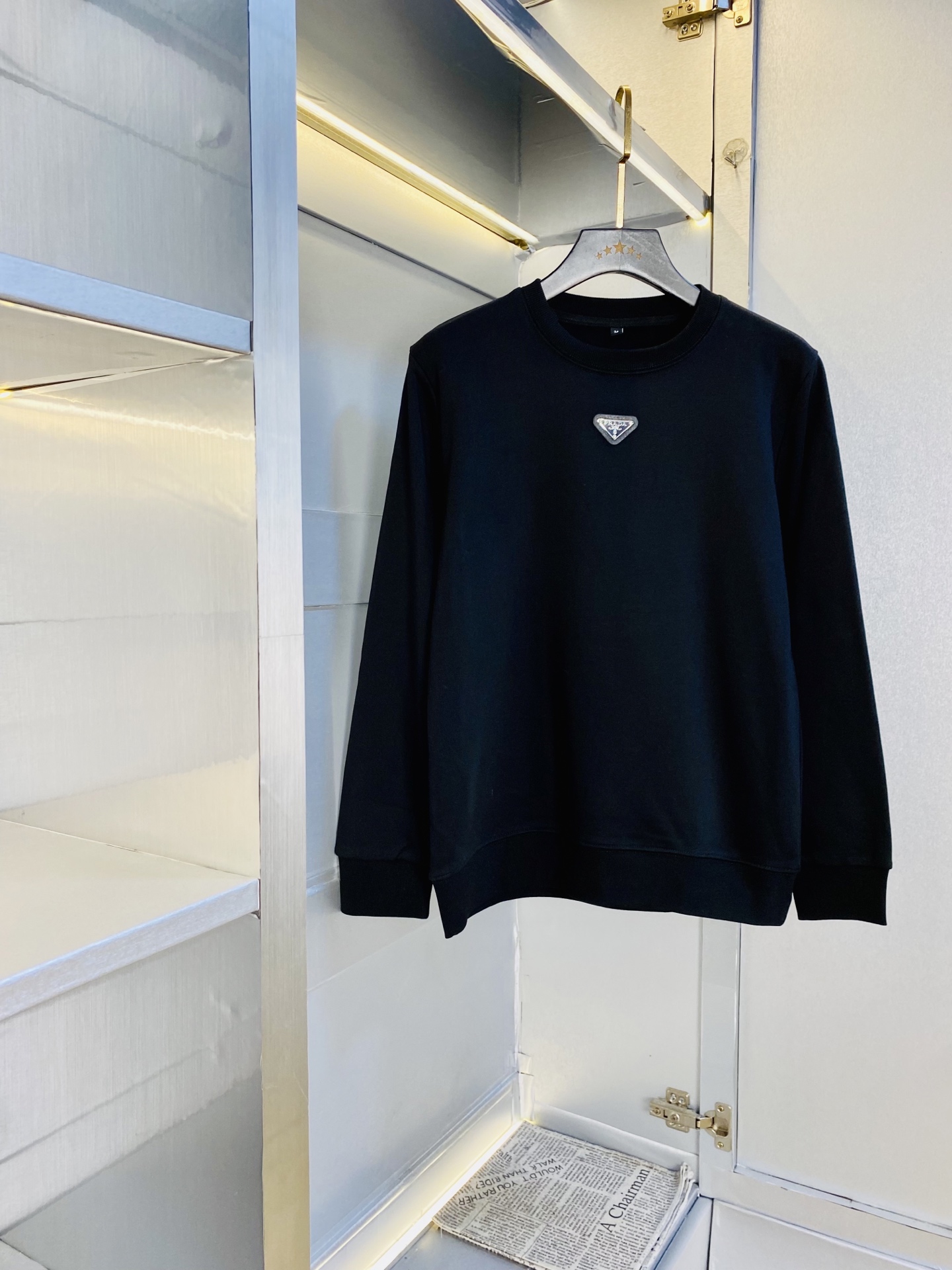 NO:600957,Double mercerized cotton!  The official website model can be worn up to 200 pounds. Prada. Original quality. Please note that the lining is not terry. The lining is mercerized cotton!  Three complete standards, 2025 latest style of clothes, men's sweatshirts, T-shirts, selected counters, custom-made top-quality double mercerized cotton imported fabrics, all details perfectly made, 1:1 replica, 100% authentic, original hardware, high-end customized accessories, original factory labels, and the upper body effect is amazing!  Size: M-4XL,,prada,prada,hoodie,sweatshirts,tees,t-shirt,alexander wang19860909双丝光棉！ 官网款 可穿200斤 普拉达Prada 原单品质 注意内里不是毛圈 内里丝光棉！三标齐全 2025最新款 衣服男装卫衣T恤 精选专柜订制顶级双丝光棉进口面料 所有细节做工完美1比1复刻 还原正品百分百 原版五金 高端订制辅料 原厂原标 上身效果超赞！码数:M-4XL,,prada,prada,hoodie,sweatshirts,tees，t-shirt,alexander wang,Men's clothing