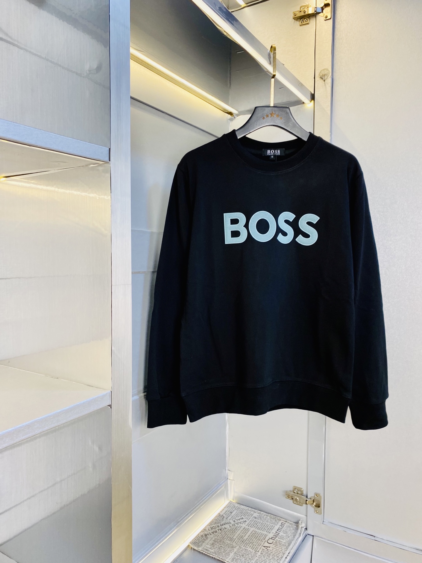 NO:643863,Double mercerized cotton!  The official website model can be worn up to 200 pounds, Hugo Boss original quality, please note that the lining is not terry, the lining is mercerized cotton!  Black and white with velvet!  Please note if you need to add velvet when ordering!  The latest clothing, men's sweatshirts and T-shirts. Selected counters to customize top-grade double mercerized cotton imported fabrics. All details are perfectly crafted and reproduced 1:1 to restore 100% authenticity. Original hardware. High-end customized accessories. Original factory labels. The upper body effect is amazing!  Size: M-4XL,,hoodie,sweatshirts,tees,t-shirt,alexander wang19860909双丝光棉！ 官网款 可穿200斤 雨果博斯Boss 原单品质 注意内里不是毛圈 内里丝光棉！黑色白色有加绒！需要加绒下单请备注！ 最新款 衣服男装卫衣T恤 精选专柜订制顶级双丝光棉进口面料 所有细节做工完美1比1复刻 还原正品百分百 原版五金 高端订制辅料 原厂原标 上身效果超赞！码数:M-4XL,,hoodie,sweatshirts,tees，t-shirt,alexander wang,Men's clothing