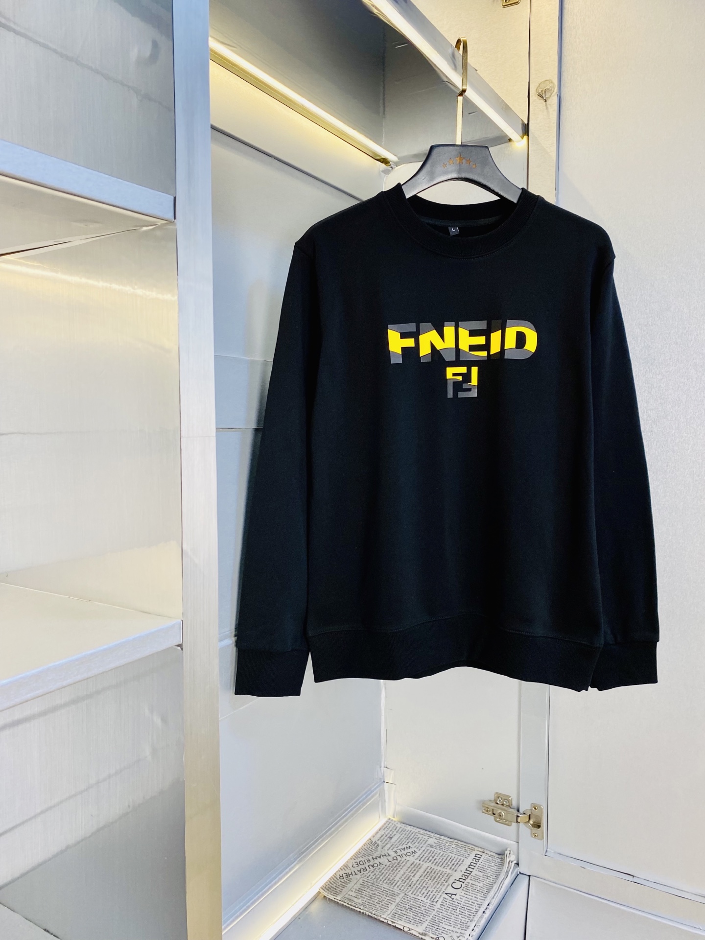 支持年后退换！ 双丝光棉！P220 官网款 可穿200斤🔥 芬迪Fendi 原单品质 注意内里不是毛圈⭕  内里丝光棉！黑色白色有加绒！需要加绒下单请备注！ 2025最新款 衣服男装卫衣T恤 精选专柜订制顶级🐥双丝光棉🐥进口面料 所有细节做工完美1比1复刻 还原正品百分百 原版五金 高端订制辅料 原厂原标 上身效果超赞！码数:M-4XL