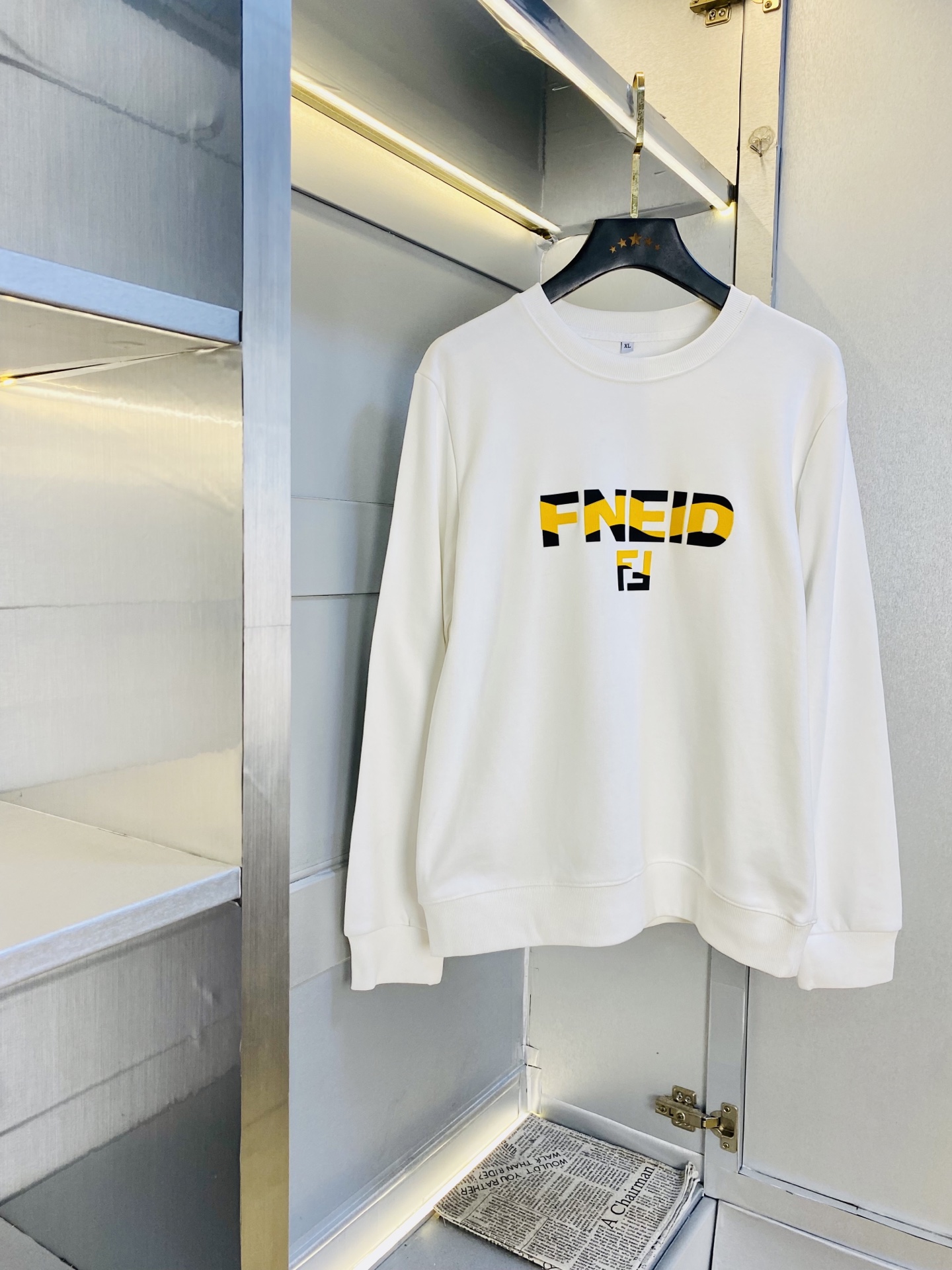 支持年后退换！ 双丝光棉！P220 官网款 可穿200斤🔥 芬迪Fendi 原单品质 注意内里不是毛圈⭕  内里丝光棉！黑色白色有加绒！需要加绒下单请备注！ 2025最新款 衣服男装卫衣T恤 精选专柜订制顶级🐥双丝光棉🐥进口面料 所有细节做工完美1比1复刻 还原正品百分百 原版五金 高端订制辅料 原厂原标 上身效果超赞！码数:M-4XL