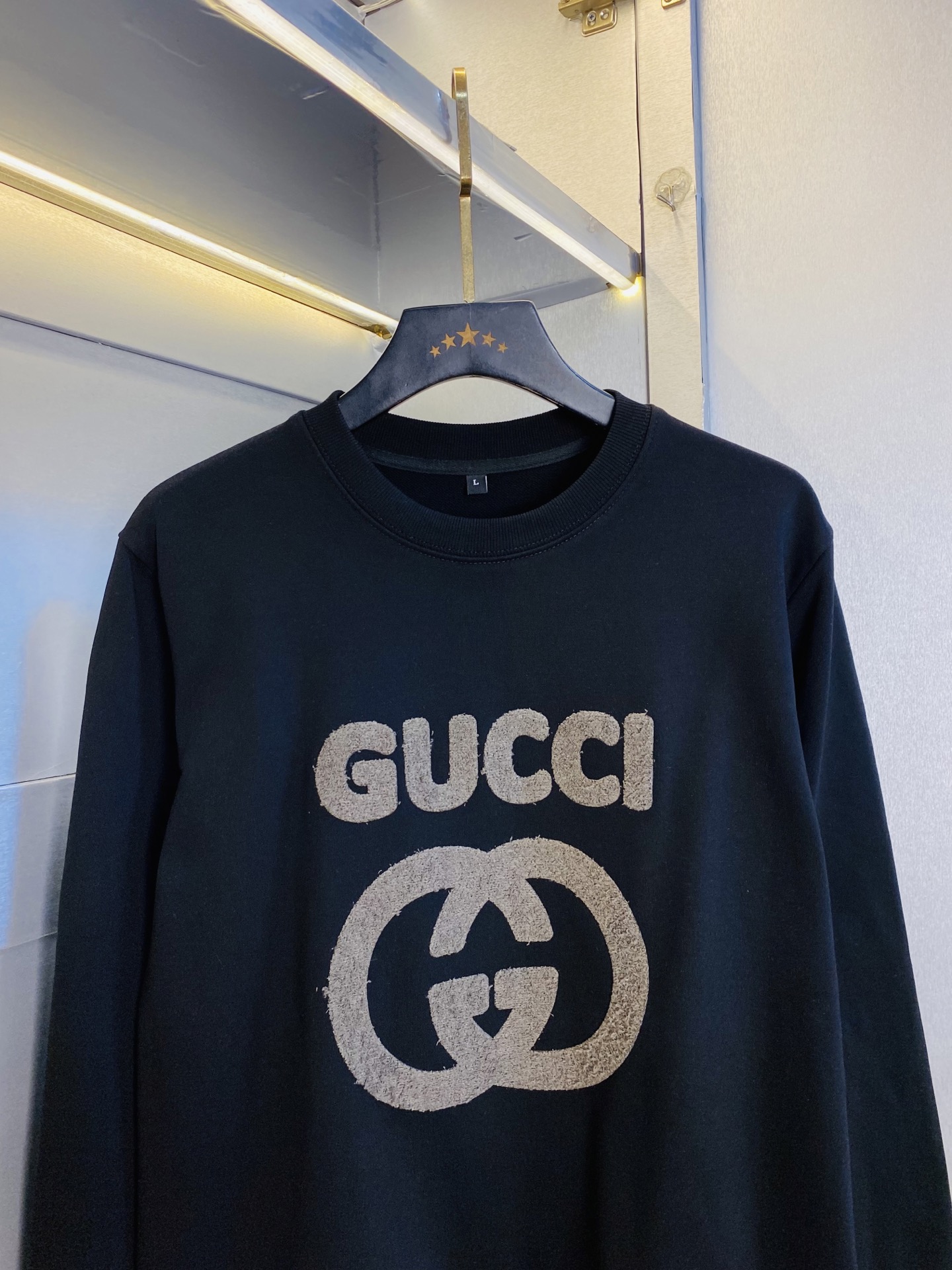 双丝光棉！P220 官网款 可穿200斤🔥 古奇Gucci 原单品质 注意内里不是毛圈⭕  内里丝光棉！三标齐全 2025最新款 衣服男装卫衣T恤 精选专柜订制顶级🐥双丝光棉🐥进口面料 所有细节做工完美1比1复刻 还原正品百分百 原版五金 高端订制辅料 原厂原标 上身效果超赞！码数:M-4XL