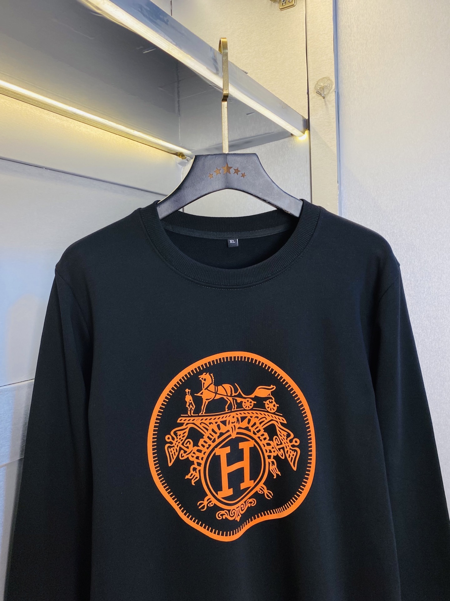 双丝光棉！P220 官网款 可穿200斤🔥 爱马仕Hermes 原单品质 注意内里不是毛圈⭕  内里丝光棉！三标齐全 2025最新款 衣服男装卫衣T恤 精选专柜订制顶级🐥双丝光棉🐥进口面料 所有细节做工完美1比1复刻 还原正品百分百 原版五金 高端订制辅料 原厂原标 上身效果超赞！码数:M-4XL