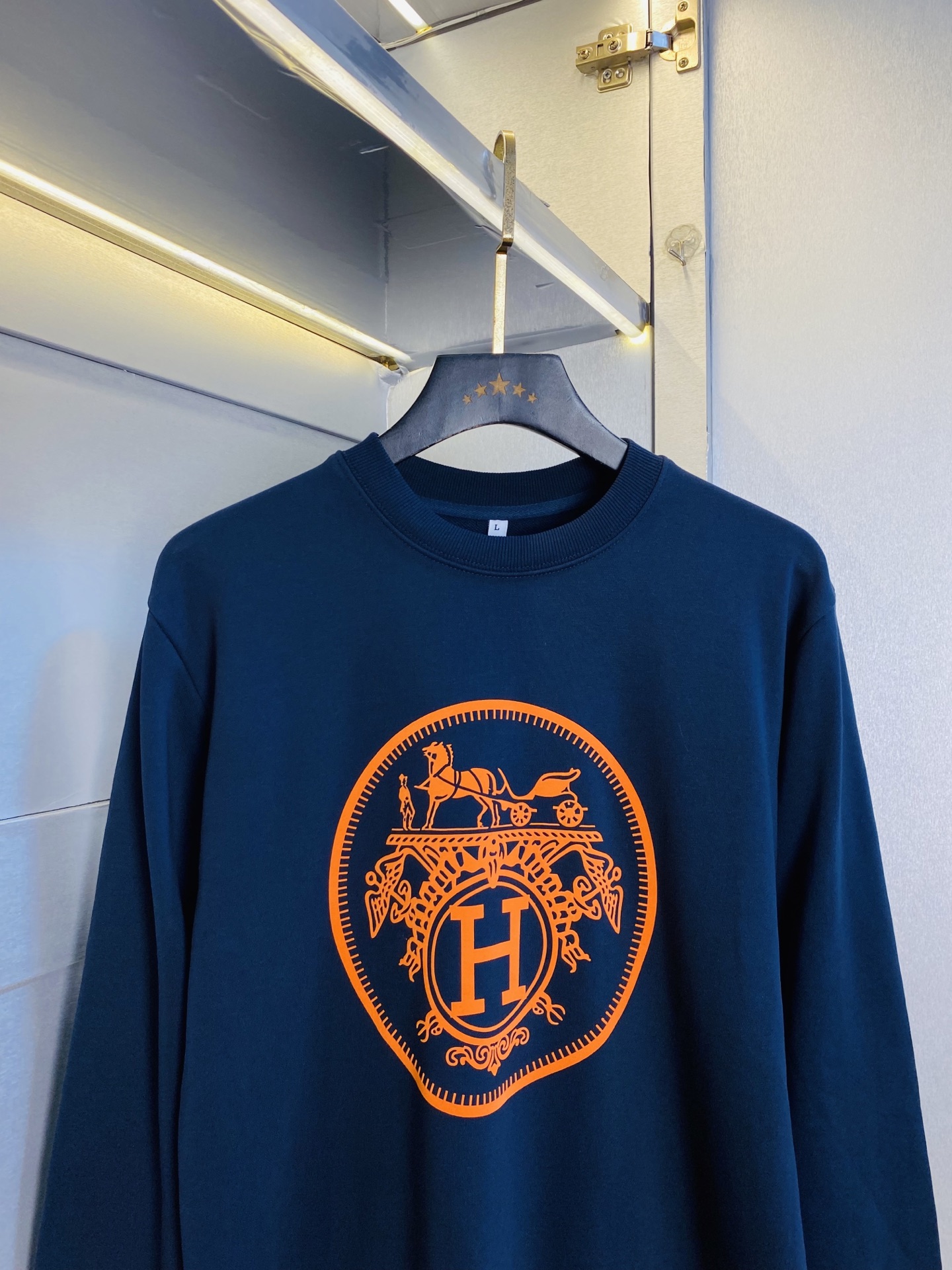 双丝光棉！P220 官网款 可穿200斤🔥 爱马仕Hermes 原单品质 注意内里不是毛圈⭕  内里丝光棉！三标齐全 2025最新款 衣服男装卫衣T恤 精选专柜订制顶级🐥双丝光棉🐥进口面料 所有细节做工完美1比1复刻 还原正品百分百 原版五金 高端订制辅料 原厂原标 上身效果超赞！码数:M-4XL