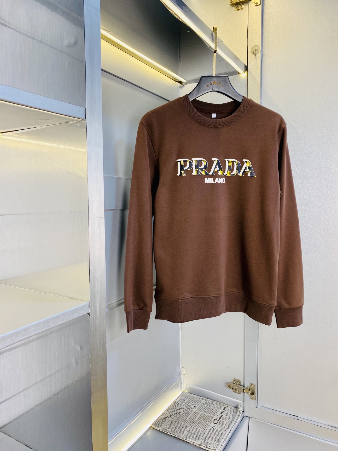 双丝光棉！P220 官网款 可穿200斤🔥 普拉达Prada 原单品质 注意内里不是毛圈⭕  内里丝光棉！三标齐全 2025最新款 衣服男装卫衣T恤 精选专柜订制顶级🐥双丝光棉🐥进口面料 所有细节做工完美1比1复刻 还原正品百分百 原版五金 高端订制辅料 原厂原标 上身效果超赞！码数:M-4XL