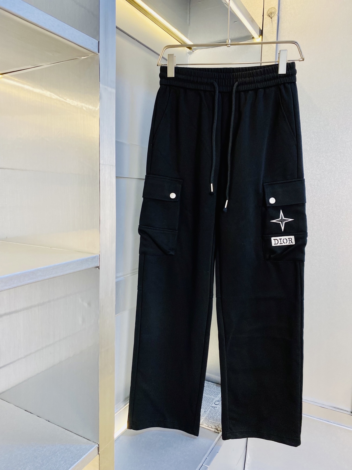 NO:730314,Support replacement after the year!  The original item from the official website can wear 220 pounds of Dior. Simple and fashionable, autumn and winter casual pants, sweatpants, elastic pants, trousers, straight pants, very comfortable to wear, low-key yet luxurious, very classy to wear, no need to say much about the pants style and cut. The upper body is exquisite and vivid. Really first-class top quality materials. Really top-grade casual pants and elastic pants, using Turkish cotton to produce the most famous denim fabric. The quality is outstanding, and the pants are very soft after heavy washing!  The straight-leg version is not picky, the upper body is absolutely stylish, the expert design is extremely luxurious. Size: M-4XL,, dior, dior,19860909支持年后退换！ 官网原单货 可穿220斤迪奥Dior 简约时尚 秋冬款休闲裤卫裤松紧裤长裤直筒裤身穿着非常舒适 低调不失奢华 穿出去非常有档次,裤型款式和裁剪亦无需多言 上身精致跃然.真正一等一顶级质料 真正殿堂级的休闲裤松紧裤,选用土耳其的棉花 生产出最有名的单宁布 品质卓然,经过重水洗使得裤子很柔软！直脚的版型 不挑人 上身绝对的有型 达人设计 极度奢华.码数:M-4XL,,dior,dior,,Men's clothing