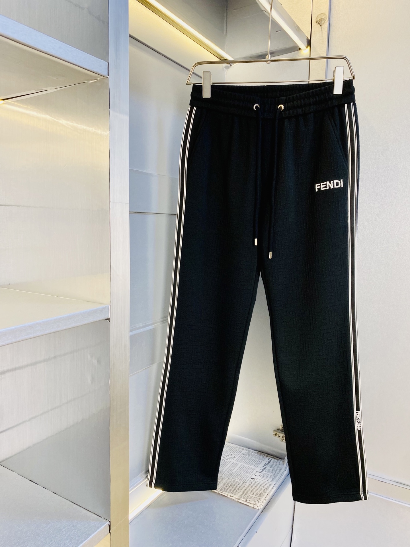 NO:730326,Support replacement after the year!  Dark pattern jacquard style!  The original item from the official website can wear 220 pounds of Fendi. Simple and fashionable, autumn and winter casual pants, sweatpants, elastic pants, trousers, straight-leg pants, very comfortable to wear, low-key yet luxurious, very classy to wear, and the style and cut of the pants need no introduction. The upper body is exquisite and vivid. Really first-class and top-quality materials. Really top-grade casual pants and elastic pants, using Turkish cotton to produce the most famous denim fabric. The quality is outstanding, and the pants are very soft after heavy washing!  The straight-leg version is not picky, the upper body is absolutely stylish, the expert design is extremely luxurious. Size: M-4XL,, fendi, fendi,19860909支持年后退换！ 暗纹提花款！ 官网原单货 可穿220斤芬迪Fendi 简约时尚 秋冬款休闲裤卫裤松紧裤长裤直筒裤身穿着非常舒适 低调不失奢华 穿出去非常有档次,裤型款式和裁剪亦无需多言 上身精致跃然.真正一等一顶级质料 真正殿堂级的休闲裤松紧裤,选用土耳其的棉花 生产出最有名的单宁布 品质卓然,经过重水洗使得裤子很柔软！直脚的版型 不挑人 上身绝对的有型 达人设计 极度奢华.码数:M-4XL,,fendi,fendi,,Men's clothing