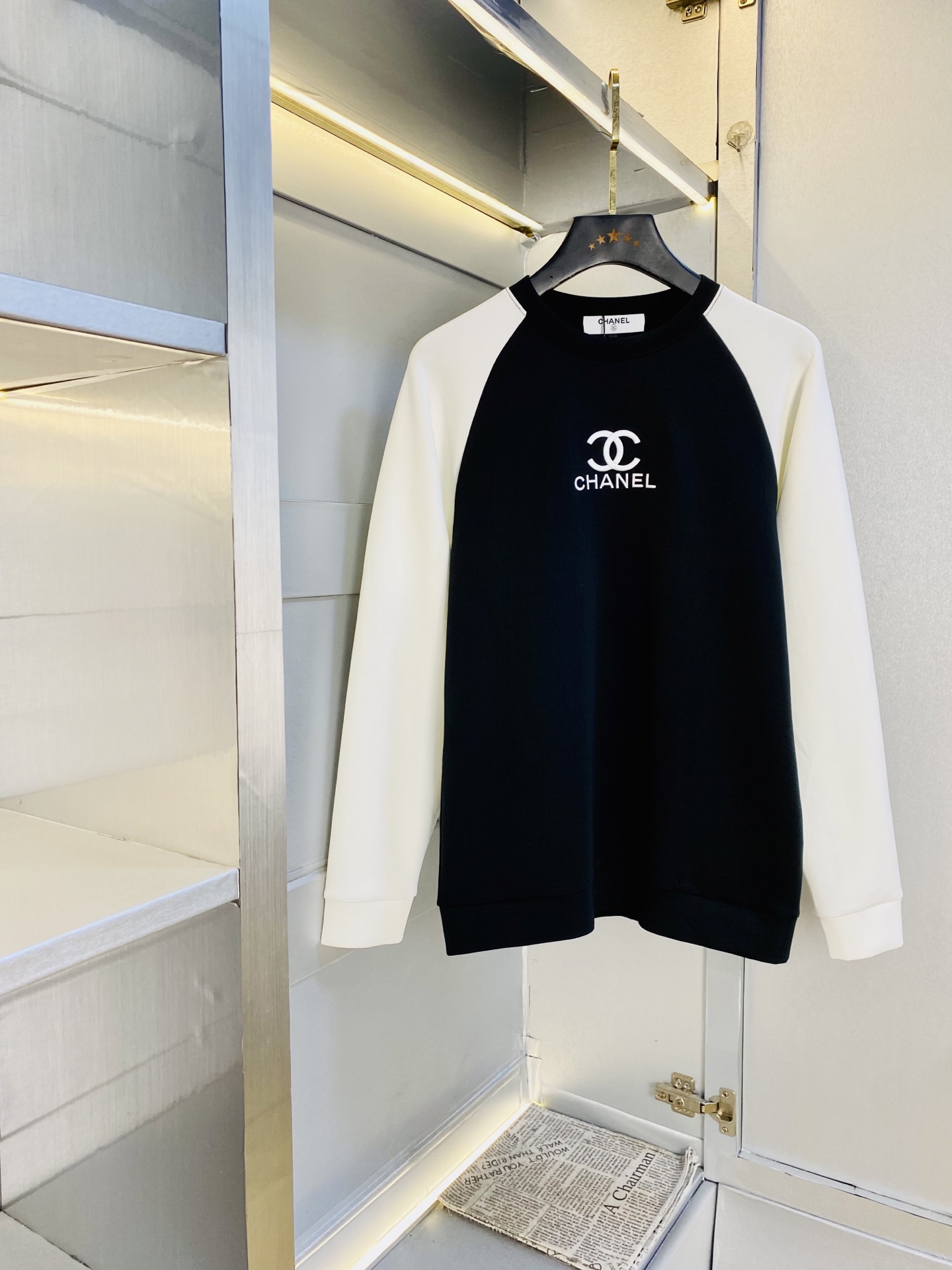 NO:596648,The official website model can be worn up to 200 pounds. Chanel. Original quality. Three complete labels. Latest men's sweatshirts and T-shirts. Selected counters to customize top-grade double mercerized cotton imported fabrics. All details are perfectly crafted and reproduced 1:1 to restore 100% authenticity. Original hardware. High-end customized accessories. Original factory labels. The upper body effect is great!  Size: M-4XL,,chanel,chanel,hoodie,sweatshirts,tees,t-shirt,alexander wang19860909官网款 可穿200斤 香奈儿Chanel 原单品质 三标齐全 最新款 衣服男装卫衣T恤 精选专柜订制顶级双丝光棉进口面料 所有细节做工完美1比1复刻 还原正品百分百 原版五金 高端订制辅料 原厂原标 上身效果超赞！码数:M-4XL,,chanel,chanel,hoodie,sweatshirts,tees，t-shirt,alexander wang,Men's clothing