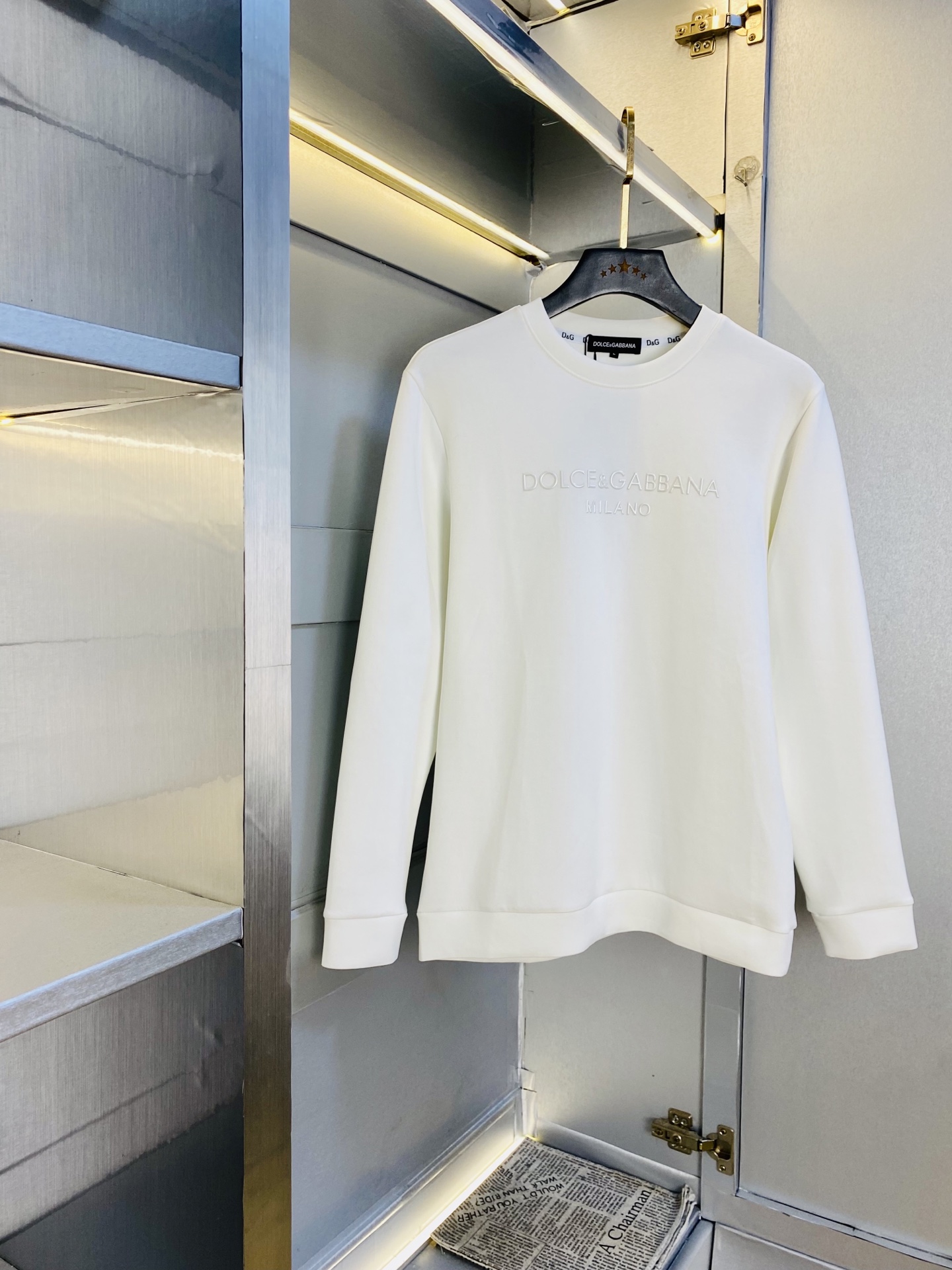 NO:596651,The official website model can be worn up to 200 pounds, Dolce & Gabbana DG, original order quality, complete with three standards, the latest style of clothing, men's sweatshirts and T-shirts, selected counter custom-made top-grade double mercerized cotton imported fabrics, all details are perfectly made and reproduced 1:1, 100% authentic, original hardware, high-end customized accessories, original factory original labels, the upper body effect is amazing!  Size: M-4XL,,Dolce&Gabbana,hoodie,sweatshirts,tees,t-shirt,alexander wang19860909官网款 可穿200斤 杜嘉班纳DG 原单品质 三标齐全 最新款 衣服男装卫衣T恤 精选专柜订制顶级双丝光棉进口面料 所有细节做工完美1比1复刻 还原正品百分百 原版五金 高端订制辅料 原厂原标 上身效果超赞！码数:M-4XL,,Dolce&Gabbana,hoodie,sweatshirts,tees，t-shirt,alexander wang,Men's clothing