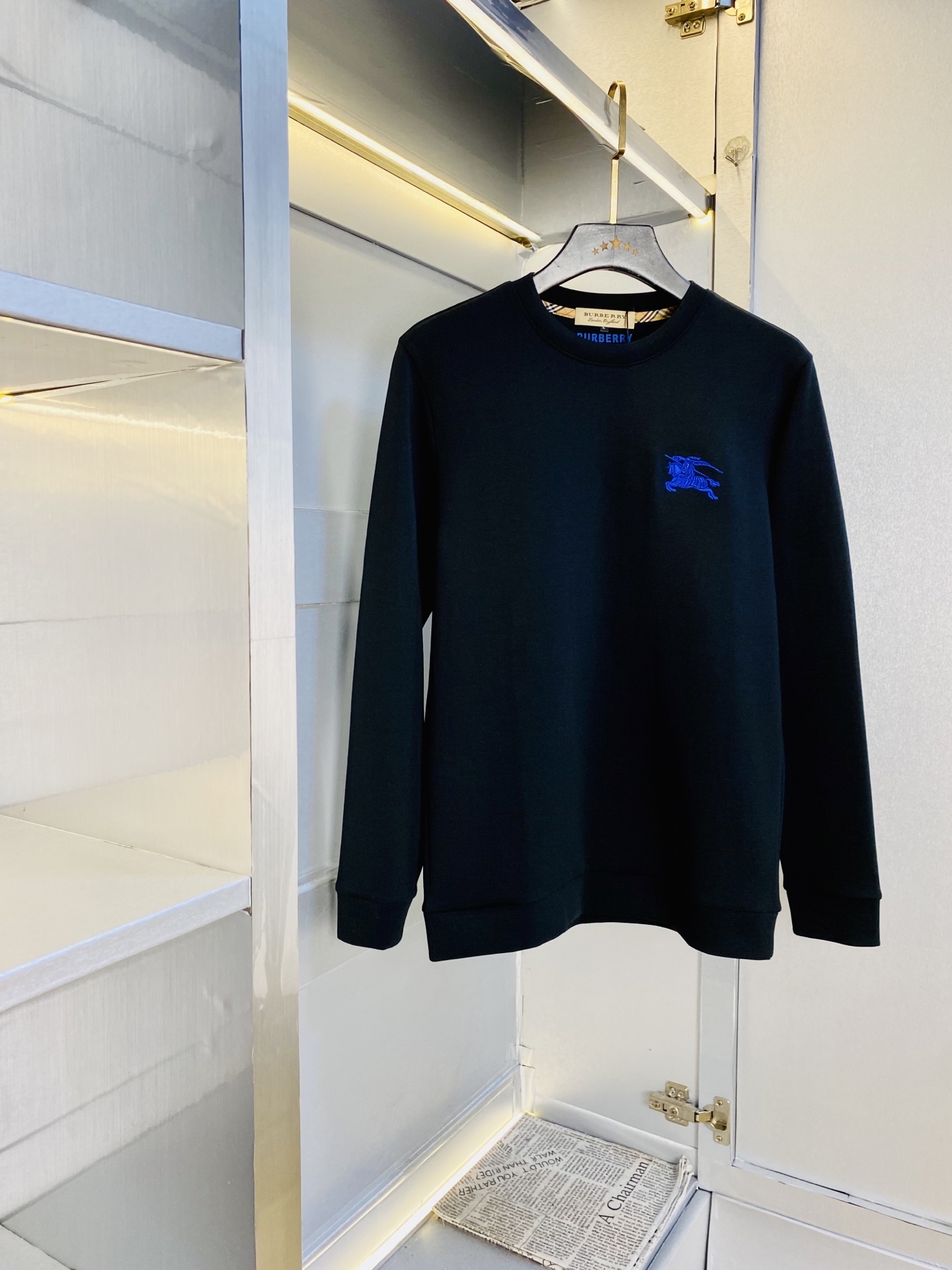 NO:596656,The official model can be worn up to 200 pounds. Burberry. Original quality. Three complete labels. Latest men's sweatshirts and T-shirts. Selected counters to customize top-grade double mercerized cotton imported fabrics. All details are perfectly crafted and reproduced 1:1 to restore 100% authenticity. Original hardware. High-end customized accessories. Original factory labels. The upper body effect is great!  Size: M-4XL,,burberry,burberry,hoodie,sweatshirts,tees,t-shirt,alexander wang19860909官网款 可穿200斤 巴宝莉Burberry 原单品质 三标齐全 最新款 衣服男装卫衣T恤 精选专柜订制顶级双丝光棉进口面料 所有细节做工完美1比1复刻 还原正品百分百 原版五金 高端订制辅料 原厂原标 上身效果超赞！码数:M-4XL,,burberry,burberry,hoodie,sweatshirts,tees，t-shirt,alexander wang,Men's clothing