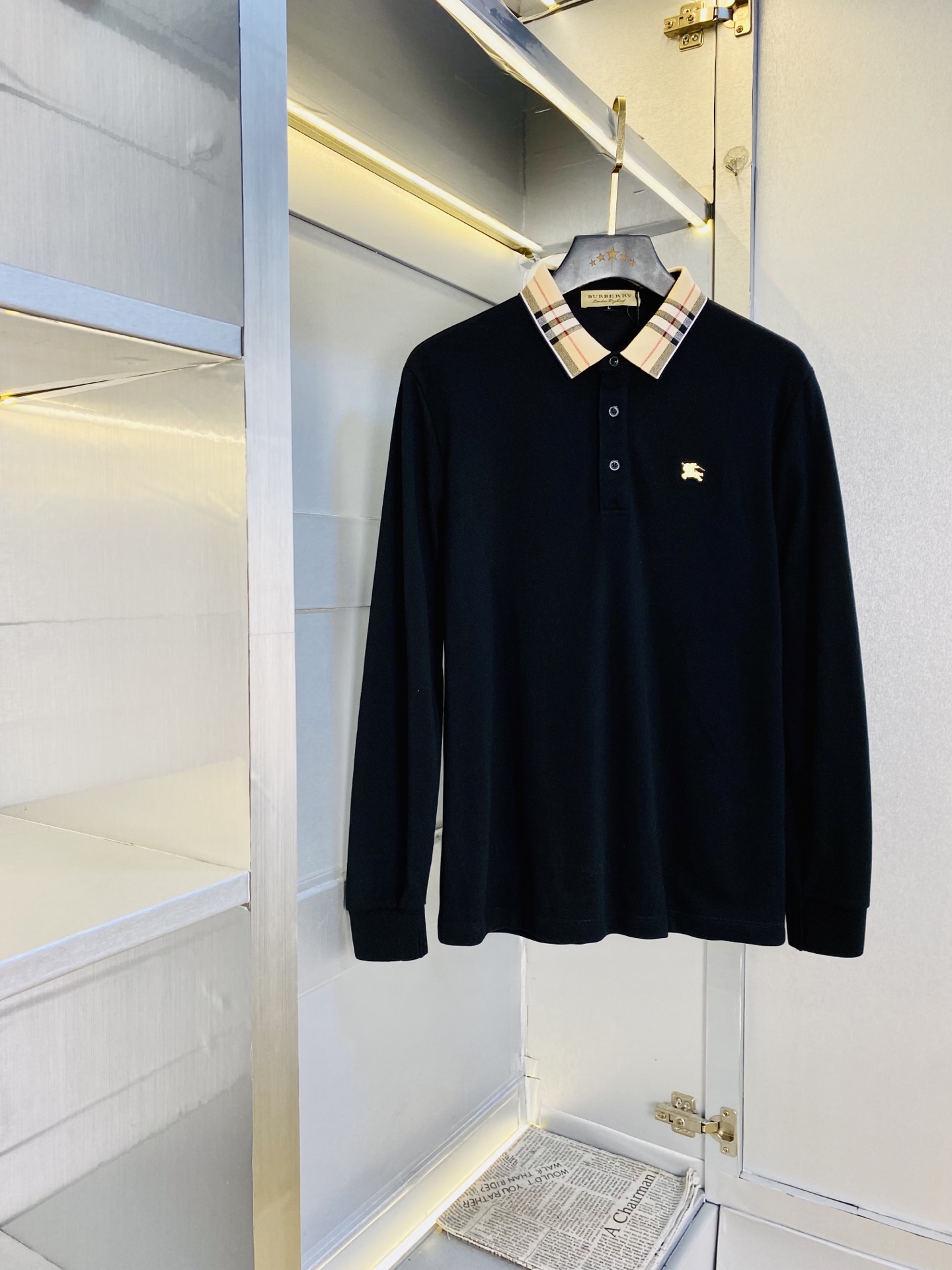 NO:596659,The original item from the official website can wear 210 pounds of Burberry autumn style!  New lapel long-sleeved T-shirt. High version and high quality. The original fabric is the same as that of Internet celebrities. Mold customization of hardware accessories. Very comfortable. Super versatile and good-looking. Non-market ordinary version. Compare at will. Quality is absolutely guaranteed. Color pictures and colors. Sizes M-4XL, burberry, burberry, tees, t-shirt, alexander wang19860909官网原单货 可穿210斤巴宝莉Burberry 秋款！新款翻领长袖T恤 高版本高品质 原版面料网红明星同款 开模定制五金辅料 感非常舒服 超级百搭好看的一款 非市场普通版本 随意对比 品质绝对保证 颜色图色 尺码M-4XL,,burberry,burberry,tees，t-shirt,alexander wang,Men's clothing