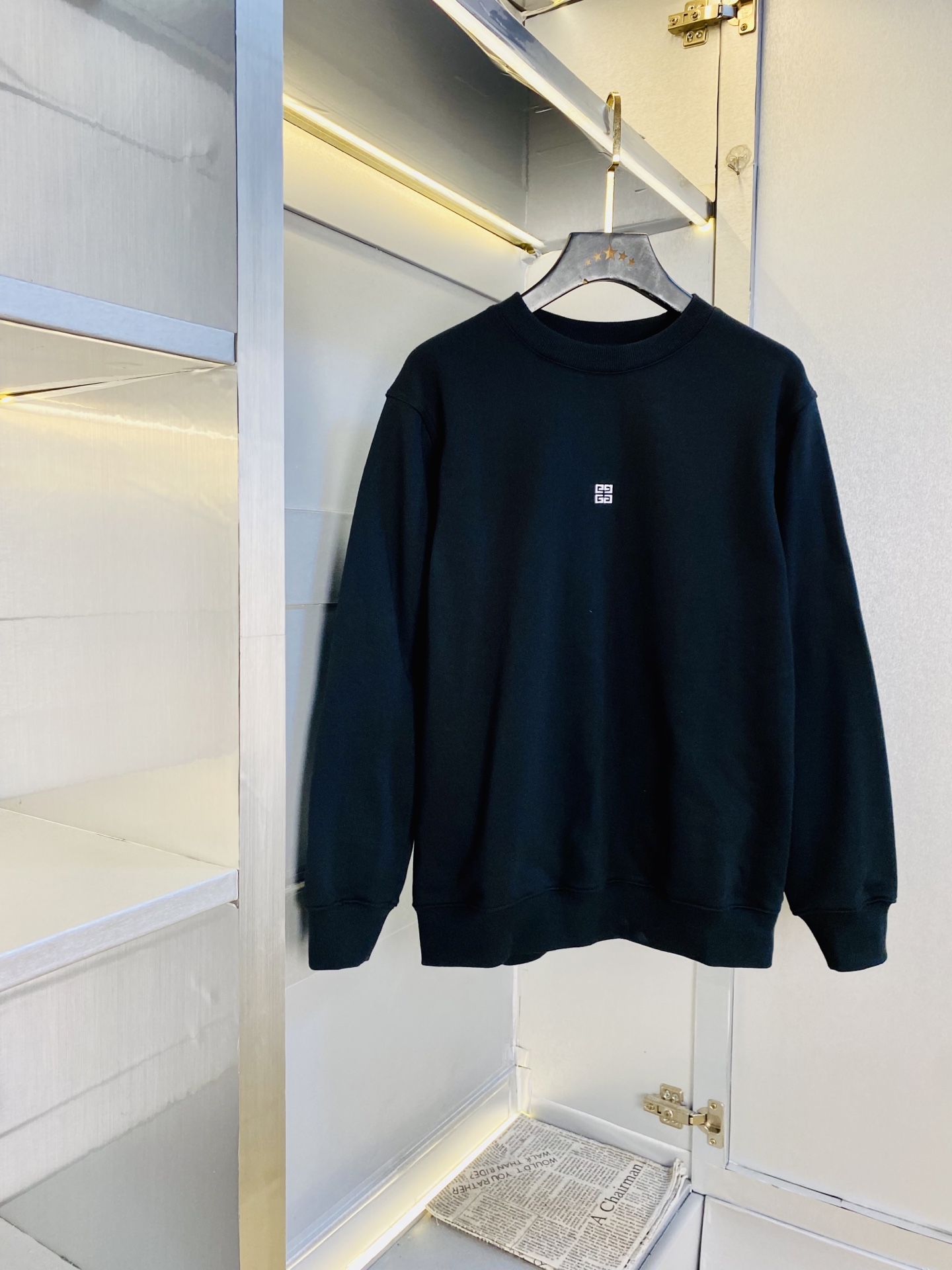 NO:600960,The official website model can be worn up to 210 pounds. Givenchy. Original quality. Three complete standards. 2025 latest style. Men's sweatshirts and T-shirts. Selected counters to customize top-grade 400g pure cotton imported fabric. All details are perfectly made and reproduced 1:1. Restore to 100% authentic. Original hardware. High-end customized accessories. Original factory original label. The upper body effect is great!  Size: S-XL (175/130 pounds wear S),,givenchy,givenchy,hoodie,sweatshirts,tees,t-shirt,alexander wang19860909官网款 可穿210斤 纪梵希Givenchy 原单品质 三标齐全 2025最新款 衣服男装卫衣T恤 精选专柜订制顶级400克纯棉进口面料 所有细节做工完美1比1复刻 还原正品百分百 原版五金 高端订制辅料 原厂原标 上身效果超赞！码数:S-XL(175/130斤穿S),,givenchy,givenchy,hoodie,sweatshirts,tees，t-shirt,alexander wang,Men's clothing