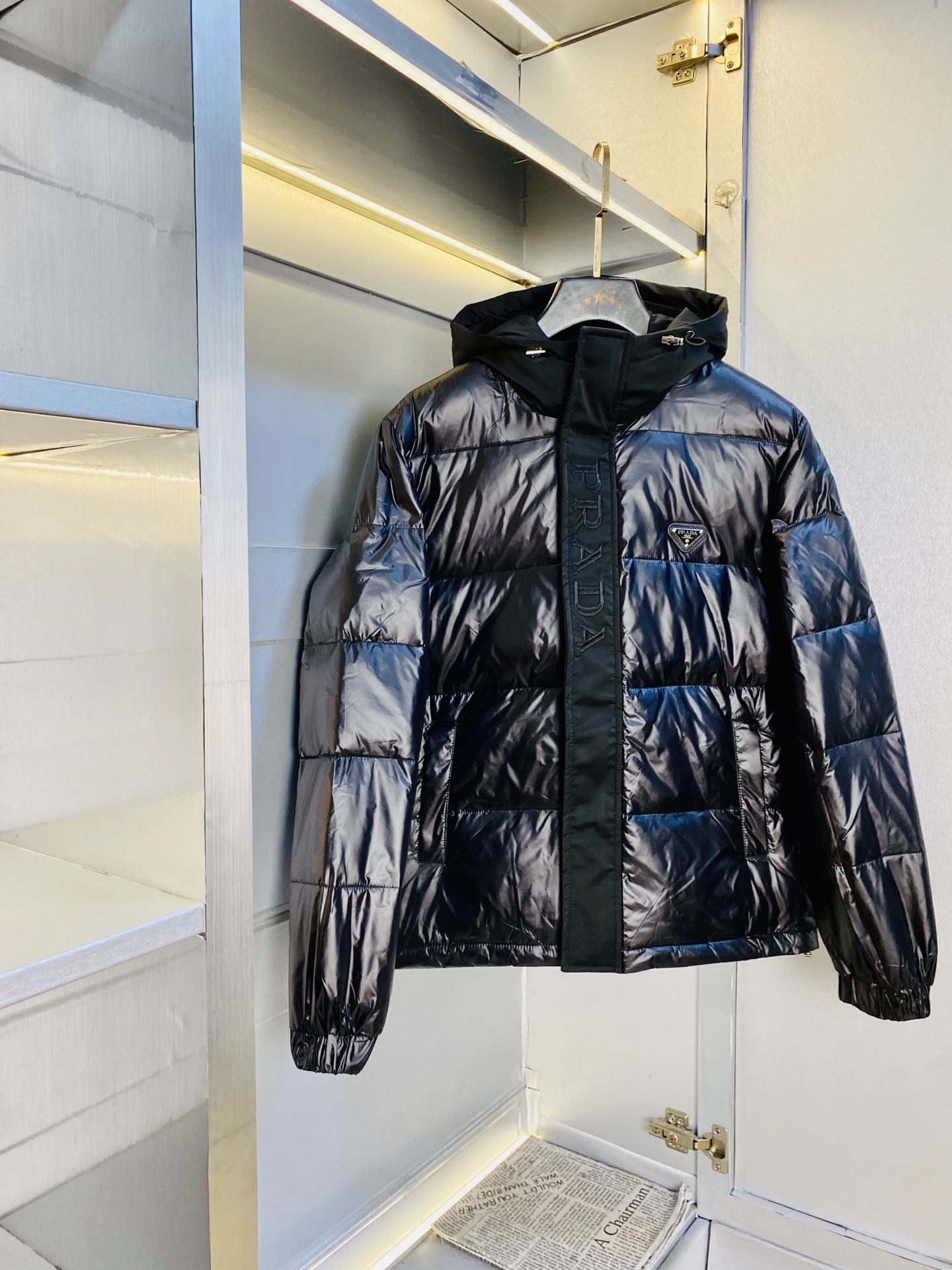 NO:596640,Original item from the official website. Can wear 200 pounds of Prada ss new down jacket. High version and high quality. Original fabric, the same style as Internet celebrity stars. Customized hardware and accessories. Very comfortable. Super versatile and good-looking down jacket. Non-market ordinary version. Compare at will. Quality is absolutely guaranteed. Color, picture and color. Size M-3XL,, prada, prada, jackets & coats, down jacket, alexander wang19860909官网原单货 可穿200斤普拉达Prada ss新款羽绒服外套 高版本高品质 原版面料网红明星同款 开模定制五金辅料 感非常舒服 超级百搭好看的一款羽绒外套 非市场普通版本 随意对比 品质绝对保证 颜色图色 尺码M-3XL,,prada,prada,jackets & coats,down jacket,alexander wang,Men's clothing