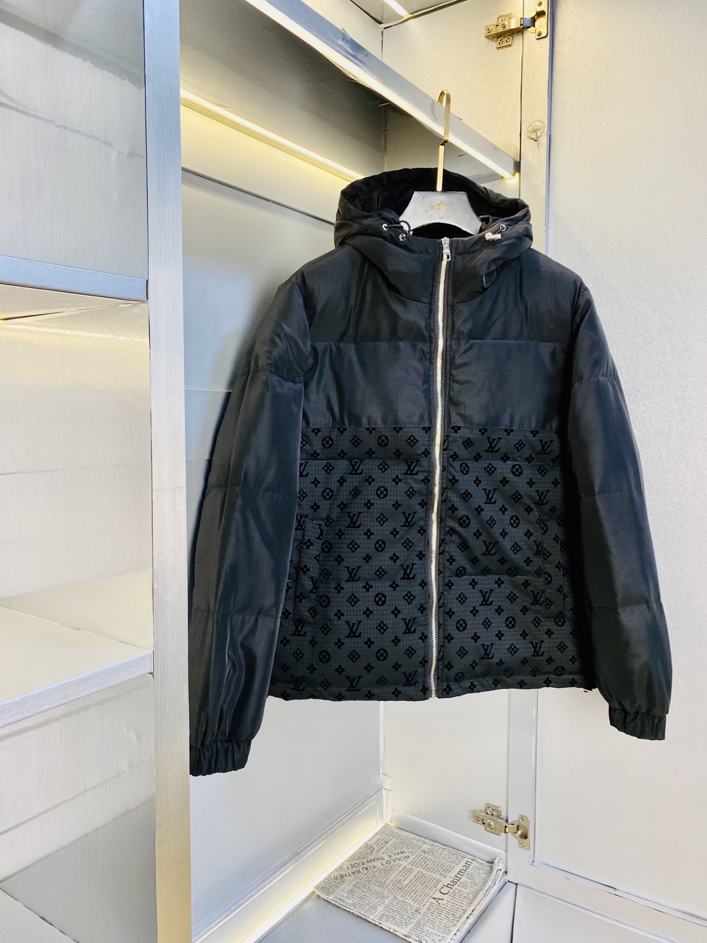 NO:643851,Original item from the official website. Can wear 200 pounds of Louis Vuitton Lv ss new down jacket. High version and high quality. The original fabric is the same as that of Internet celebrity stars. Mold customization of hardware accessories. Very comfortable. A super versatile and good-looking down jacket. Non-market ordinary version. Compare at will. Quality is absolutely guaranteed. Colors and pictures. Sizes M-3XL,,louis vuitton,louis vuitton,jackets & coats,down jacket,alexander wang19860909官网原单货 可穿200斤路易威登Lv ss新款羽绒服外套 高版本高品质 原版面料网红明星同款 开模定制五金辅料 感非常舒服 超级百搭好看的一款羽绒外套 非市场普通版本 随意对比 品质绝对保证 颜色图色 尺码M-3XL,,louis vuitton,louis vuitton,jackets & coats,down jacket,alexander wang,Men's clothing