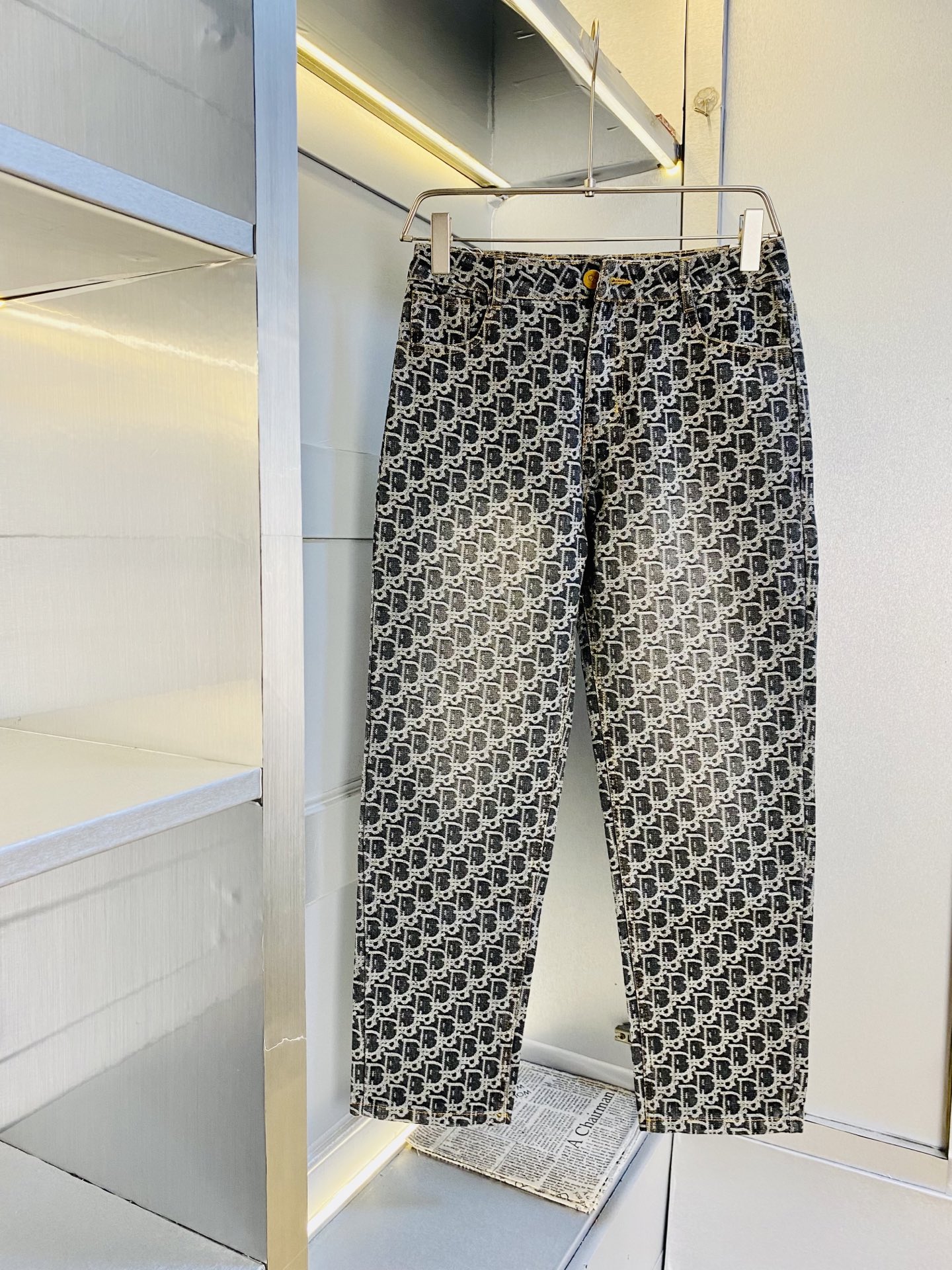 NO:643839,Dark pattern jacquard style!  Original items from the official website are available at Dior's new autumn and winter counters simultaneously. Fashionable casual pants, straight-leg jeans and stretch jeans, imported original fabrics, comfortable and breathable upper body, top-notch craftsmanship hardware accessories. Extremely high grade, super correct fit, fashionable and stylish upper body!  A wardrobe essential!  Sizes 30-36 (35 available),,dior,dior,jeans,alexander wang19860909暗纹提花款！ 原单货官网款 迪奥Dior 秋冬新款专柜同步有售,时尚休闲裤直筒牛仔裤弹力牛仔裤,进口原版面料,上身舒适透气,顶级工艺五金配饰.档次极高,版型超正,上身时尚有型！衣橱必备单品！尺码30-36（有35）,,dior,dior,jeans,alexander wang,Men's clothing