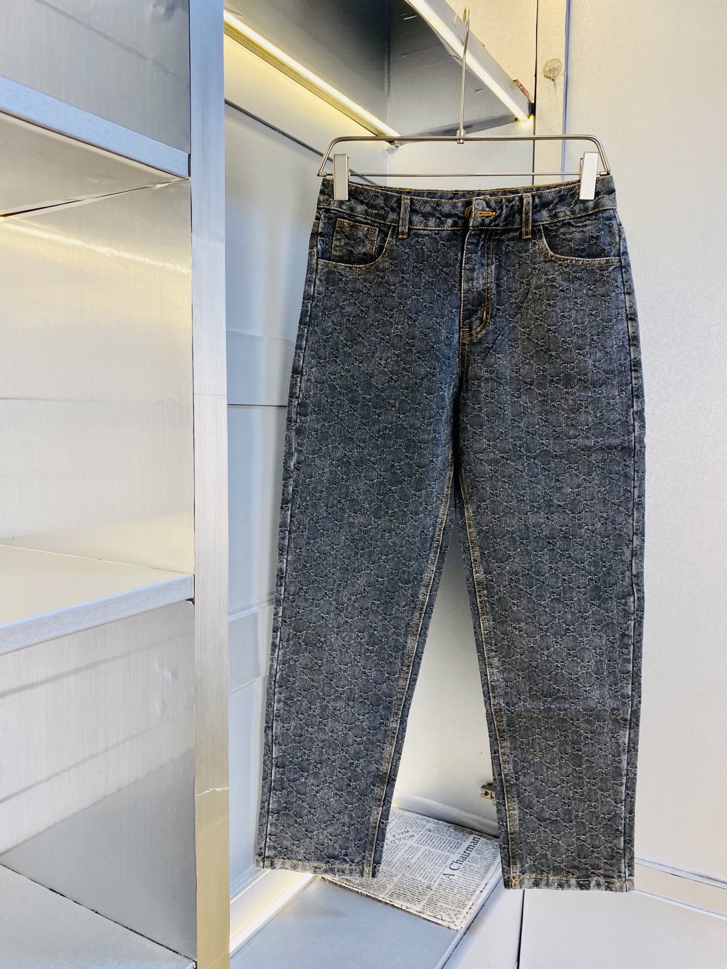 NO:643842,Dark pattern jacquard style!  The original item from the official website of Gucci is available at Gucci autumn and winter new counters simultaneously. Fashionable casual pants, straight-leg jeans and stretch jeans, imported original fabrics, comfortable and breathable upper body, top-notch craftsmanship hardware accessories. Extremely high grade, super correct version, fashionable and stylish upper body!  A wardrobe essential!  Size 30-36 (35 available),,gucci,jeans,alexander wang19860909暗纹提花款！ 原单货官网款 古奇Gucci 秋冬新款专柜同步有售,时尚休闲裤直筒牛仔裤弹力牛仔裤,进口原版面料,上身舒适透气,顶级工艺五金配饰.档次极高,版型超正,上身时尚有型！衣橱必备单品！尺码30-36（有35）,,gucci,jeans,alexander wang,Men's clothing