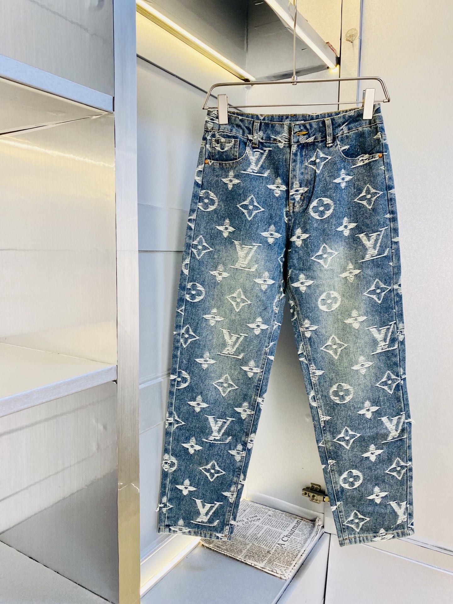 NO:643835,Dark pattern jacquard style!  The original item from the official website of Louis Vuitton Lv is available at the new autumn and winter counters simultaneously, fashionable casual pants, straight-leg jeans and stretch jeans, imported original fabrics, comfortable and breathable upper body, top-notch craftsmanship hardware accessories. Extremely high grade, super correct version, fashionable and stylish upper body!  A wardrobe essential!  Sizes 30-36 (35 available),,louis vuitton,louis vuitton,jeans,alexander wang19860909暗纹提花款！ 原单货官网款 路易威登Lv 秋冬新款专柜同步有售,时尚休闲裤直筒牛仔裤弹力牛仔裤,进口原版面料,上身舒适透气,顶级工艺五金配饰.档次极高,版型超正,上身时尚有型！衣橱必备单品！尺码30-36（有35）,,louis vuitton,louis vuitton,jeans,alexander wang,Men's clothing