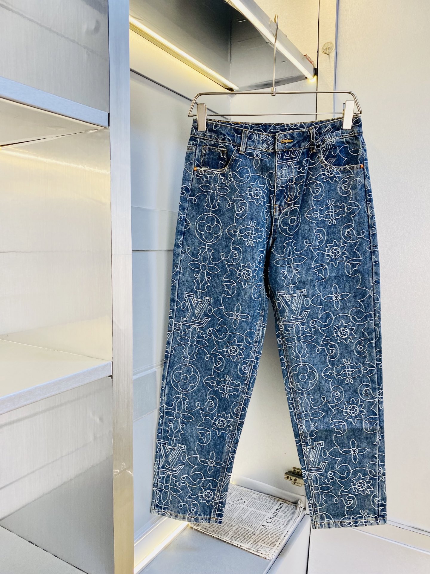 NO:610937,Dark pattern jacquard style!  The original item from the official website of Louis Vuitton Lv 2025 autumn and winter new models is available at the counter simultaneously. Fashionable casual pants, straight-leg jeans and stretch jeans, imported original fabrics, comfortable and breathable upper body, top-notch craftsmanship hardware accessories. Extremely high grade, super correct version, fashionable and stylish upper body!  A wardrobe essential!  Sizes 30-36 (35 available),,louis vuitton,louis vuitton,jeans,alexander wang19860909暗纹提花款！ 原单货官网款 路易威登Lv 2025 秋冬新款专柜同步有售,时尚休闲裤直筒牛仔裤弹力牛仔裤,进口原版面料,上身舒适透气,顶级工艺五金配饰.档次极高,版型超正,上身时尚有型！衣橱必备单品！尺码30-36（有35）,,louis vuitton,louis vuitton,jeans,alexander wang,Men's clothing