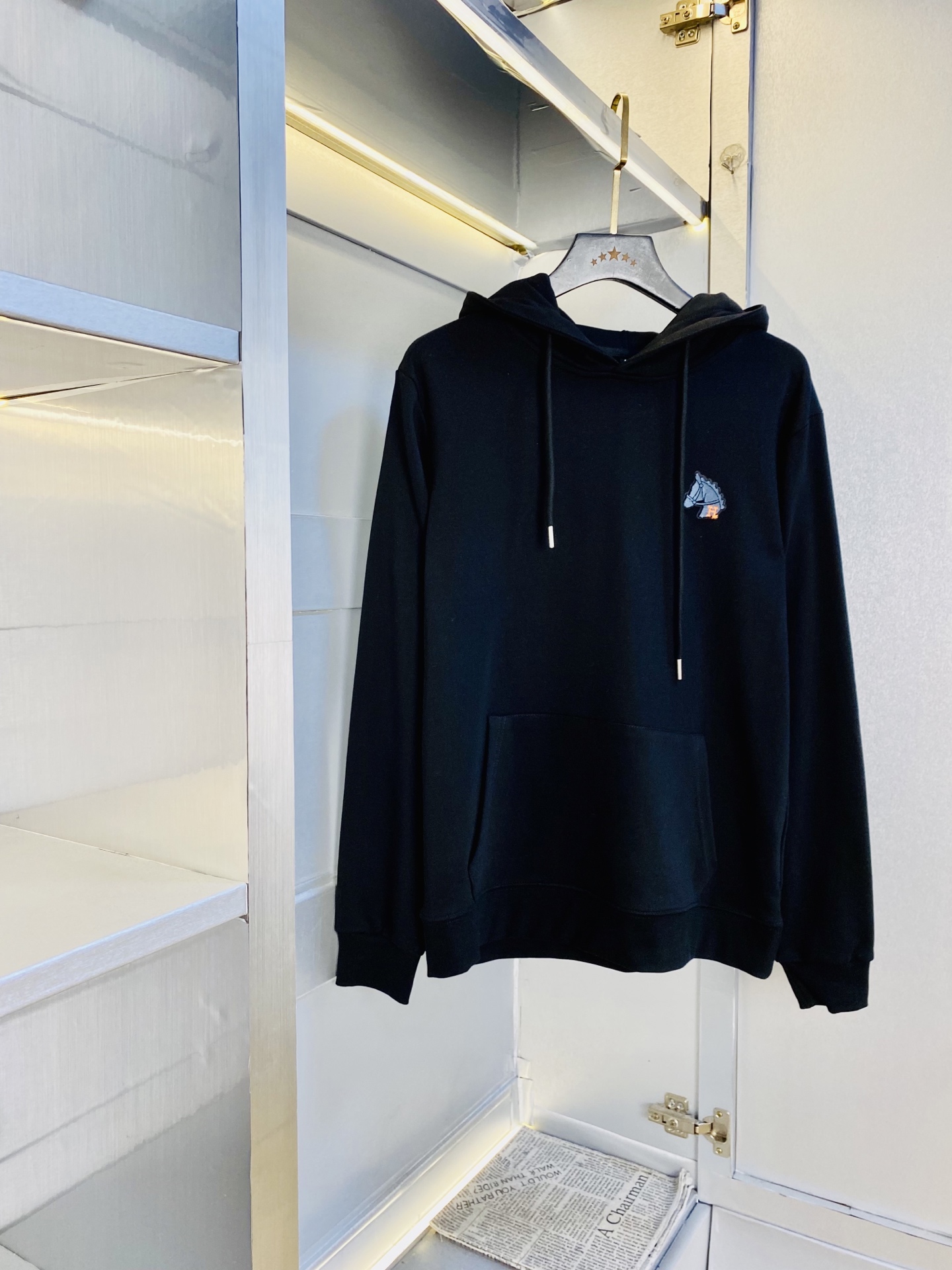 NO:597552,Official website model can be worn for couples weighing 200 pounds. Hermes original order quality, complete with three standards, 2025 latest hooded sweatshirt T-shirt, selected counter custom-made top imported fabrics, all details are perfectly made and reproduced 1:1, 100% authentic, original hardware, high-end customized accessories, original factory original label, the upper body effect is amazing!  Size: M-4XL,,hermes,hermes,hoodie,sweatshirts,tees,t-shirt,hats,alexander wang19860909官网款 可穿200斤情侣款 爱马仕Hermes 原单品质 三标齐全 2025最新款 连帽卫衣T恤 精选专柜订制顶级进口面料 所有细节做工完美1比1复刻 还原正品百分百 原版五金 高端订制辅料 原厂原标 上身效果超赞！码数:M-4XL,,hermes,hermes,hoodie,sweatshirts,tees，t-shirt,hats,alexander wang,Men's clothing