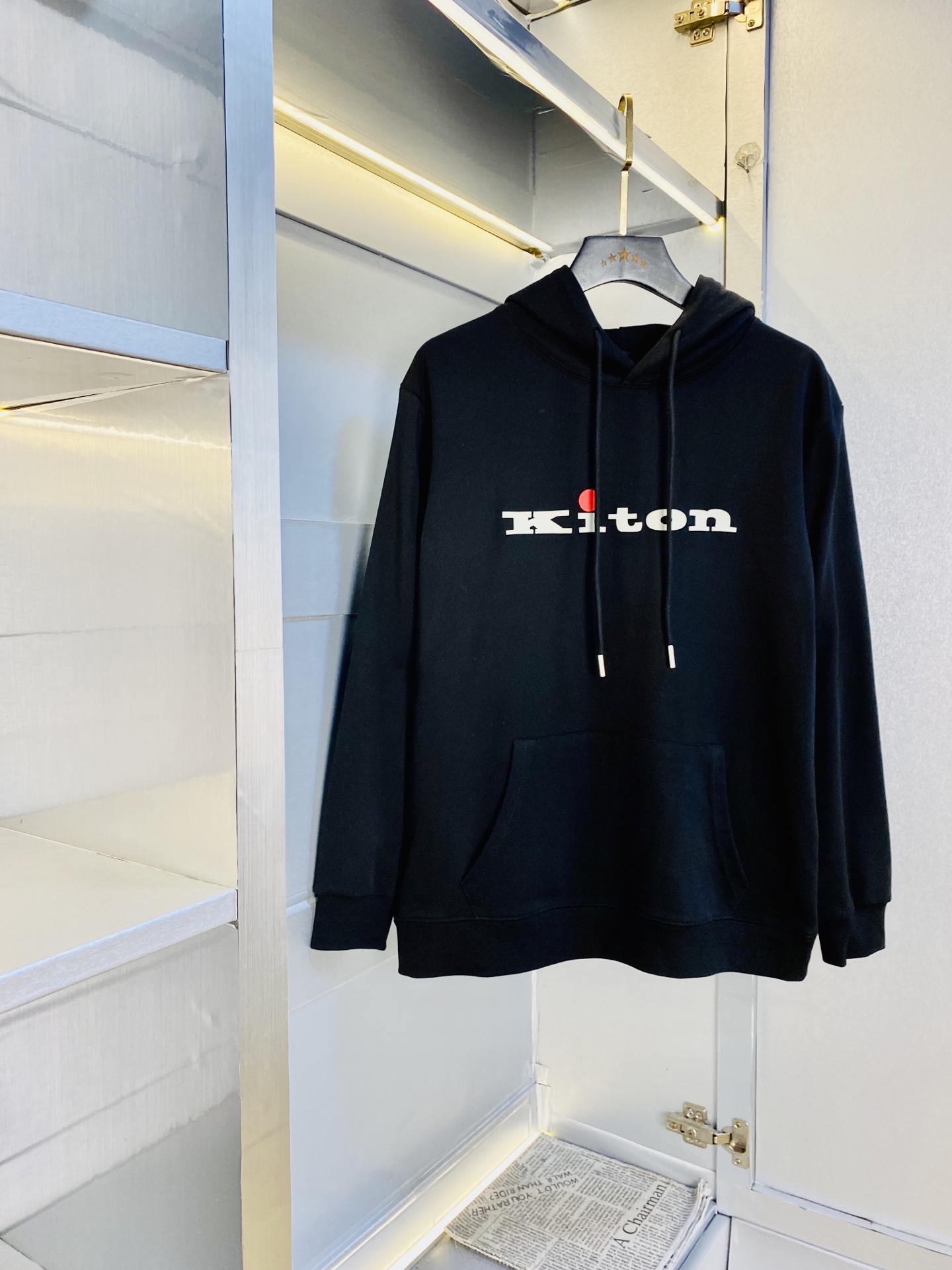 NO:643877,The official website model can be worn for couples weighing 200 pounds. Kiton. Original quality. Three complete labels. The latest hooded sweatshirt and T-shirt. Selected counter custom-made top imported fabrics. All details are perfectly made and reproduced 1:1. 100% authentic. Original hardware. High-end customized accessories. Original factory labels. The upper body effect is great!  Size: M-4XL,,hoodie,sweatshirts,tees,t-shirt,hats,alexander wang19860909官网款 可穿200斤情侣款 奇敦Kiton 原单品质 三标齐全 最新款 连帽卫衣T恤 精选专柜订制顶级进口面料 所有细节做工完美1比1复刻 还原正品百分百 原版五金 高端订制辅料 原厂原标 上身效果超赞！码数:M-4XL,,hoodie,sweatshirts,tees，t-shirt,hats,alexander wang,Men's clothing