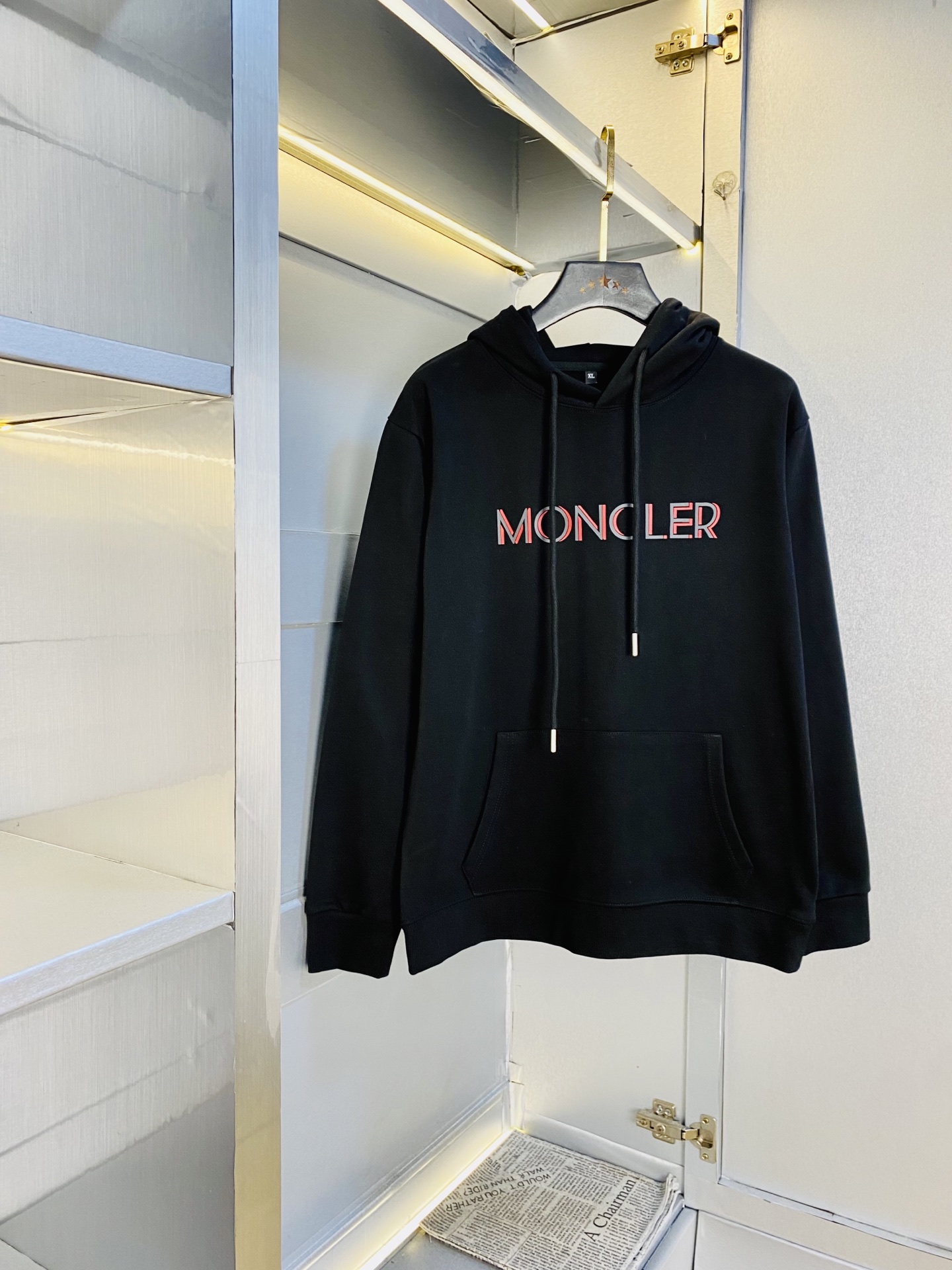 NO:597561,Official website model. Can be worn for couples weighing 200 pounds. Moncler. Original quality. Three labels are complete. 2025 latest hooded sweatshirt T-shirt. Selected counter custom-made top imported fabrics. All details are perfectly made and reproduced 1:1. Restore to 100% authentic. Original hardware. High-end customized accessories. Original factory label. The upper body effect is great!  Size: M-4XL,,Moncler,hoodie,sweatshirts,tees,t-shirt,hats,alexander wang19860909官网款 可穿200斤情侣款 蒙口Moncler 原单品质 三标齐全 2025最新款 连帽卫衣T恤 精选专柜订制顶级进口面料 所有细节做工完美1比1复刻 还原正品百分百 原版五金 高端订制辅料 原厂原标 上身效果超赞！码数:M-4XL,,Moncler,hoodie,sweatshirts,tees，t-shirt,hats,alexander wang,Men's clothing