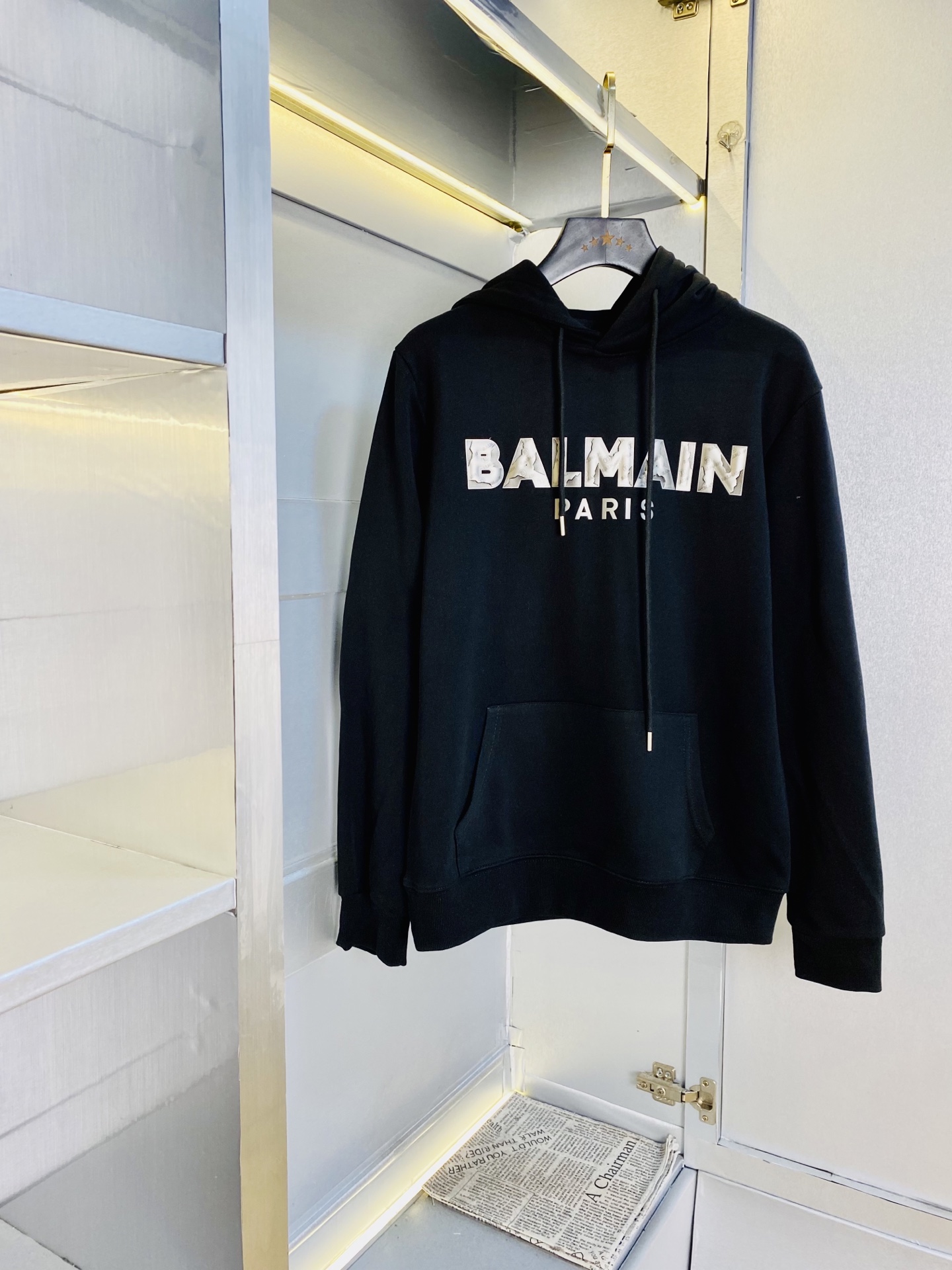 NO:646225,The official website model can be worn for couples weighing 200 pounds. Balmain. Original quality. Three complete labels. The latest hooded sweatshirt T-shirt. Selected counter custom-made top imported fabrics. All details are perfectly made and reproduced 1:1. Restore to 100% authentic. Original hardware. High-end customized accessories. Original factory original label. The upper body effect is amazing!  Size: M-4XL,,balmain,balmain,hoodie,sweatshirts,tees,t-shirt,hats,alexander wang19860909官网款 可穿200斤情侣款 巴尔曼Balmain 原单品质 三标齐全 最新款 连帽卫衣T恤 精选专柜订制顶级进口面料 所有细节做工完美1比1复刻 还原正品百分百 原版五金 高端订制辅料 原厂原标 上身效果超赞！码数:M-4XL,,balmain,balmain,hoodie,sweatshirts,tees，t-shirt,hats,alexander wang,Men's clothing