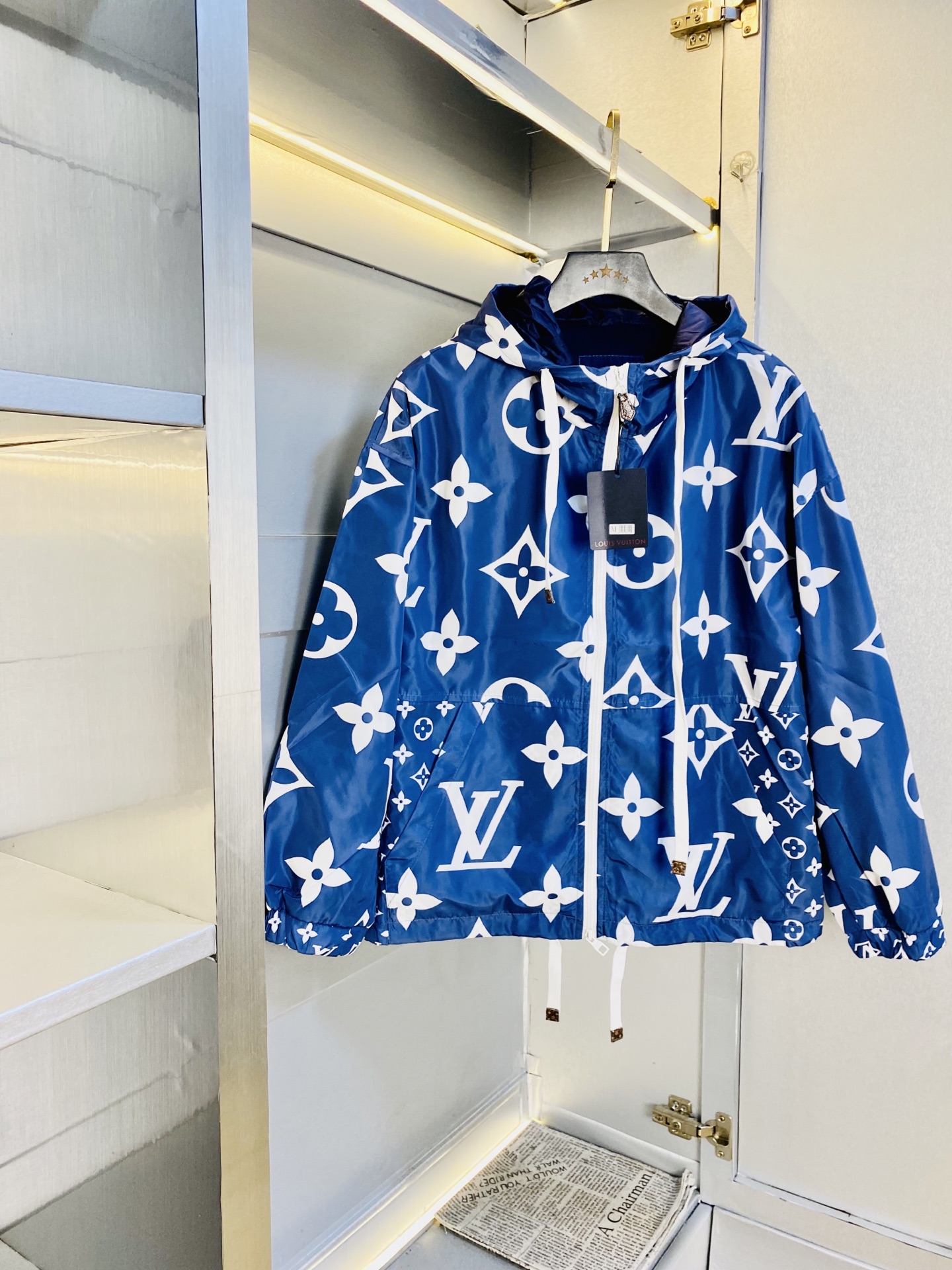 NO:600936,The original item from the official website can wear 200 pounds of Louis Vuitton Lv 2025 autumn style!  New coat, jacket and windproof coat. High version and high quality. The original fabric is the same as that of Internet celebrity stars. Mold customization of hardware and accessories. Very comfortable. A super versatile and good-looking coat. Not a common version in the market. Compare at will. Quality is absolutely guaranteed. Color pictures and colors. Sizes M-3XL, Louis vuitton, Louis vuitton, jackets & coats, jackets & coats, alexander wang19860909官网原单货 可穿200斤路易威登Lv 2025秋款！新款外套夹克防风衣 高版本高品质 原版面料网红明星同款 开模定制五金辅料 感非常舒服 超级百搭好看的一款外套 非市场普通版本 随意对比 品质绝对保证 颜色图色 尺码M-3XL,,louis vuitton,louis vuitton,jackets & coats,jackets & coats,alexander wang,Men's clothing