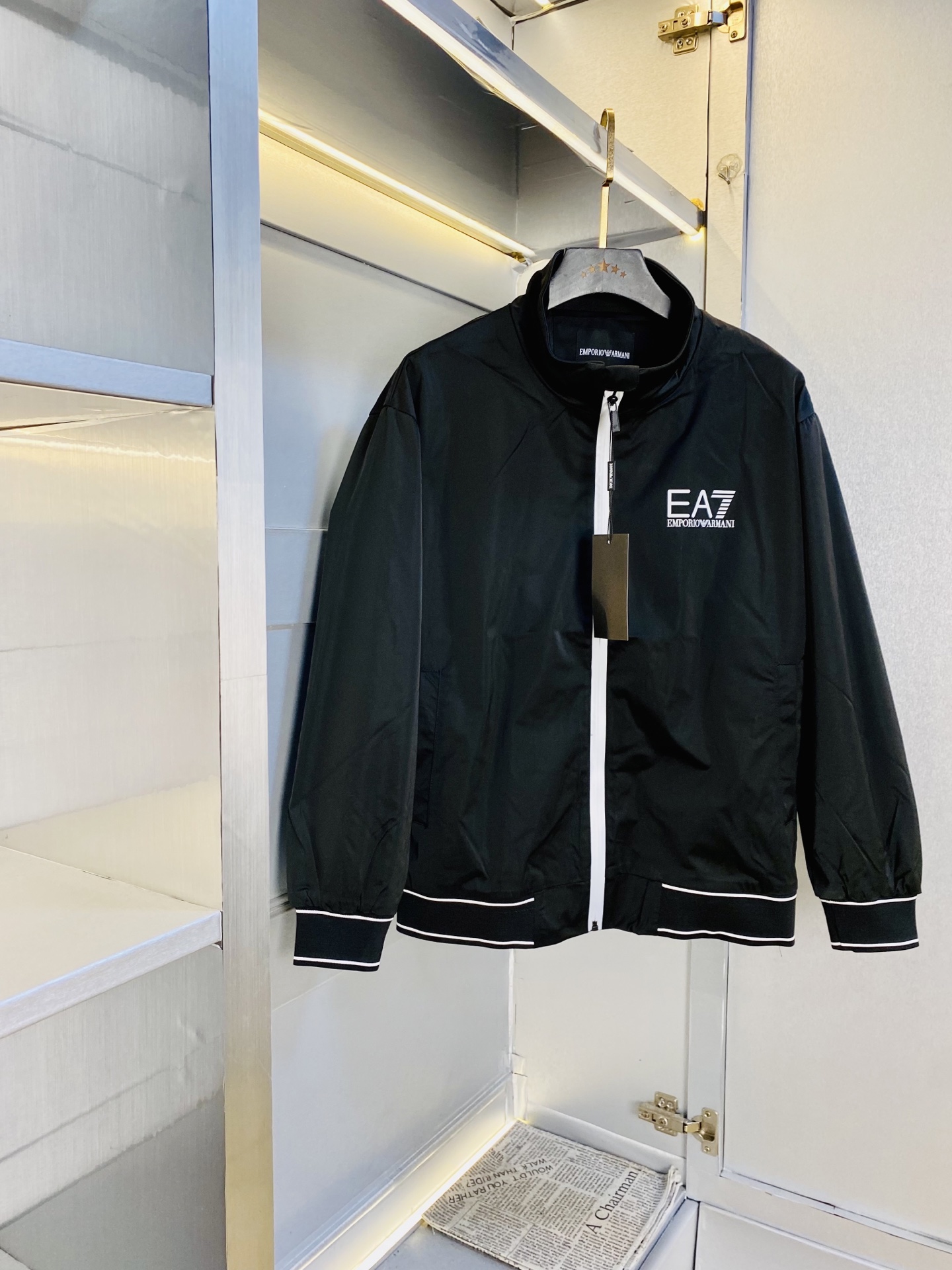 NO:598732,The original item from the official website can wear 200 pounds of Armani 2025 autumn style!  New coat, jacket and windproof coat. High version and high quality. The original fabric is the same as that of Internet celebrity stars. Mold customization of hardware accessories. Very comfortable. Super versatile and good-looking coat. Not a common version in the market. Compare at will. Quality is absolutely guaranteed. Color pictures and colors. Sizes M-3XL, armani, armani, jackets & coats, jackets & coats, alexander wang19860909官网原单货 可穿200斤阿玛尼Armani 2025秋款！新款外套夹克防风衣 高版本高品质 原版面料网红明星同款 开模定制五金辅料 感非常舒服 超级百搭好看的一款外套 非市场普通版本 随意对比 品质绝对保证 颜色图色 尺码M-3XL,,armani,armani,jackets & coats,jackets & coats,alexander wang,Men's clothing