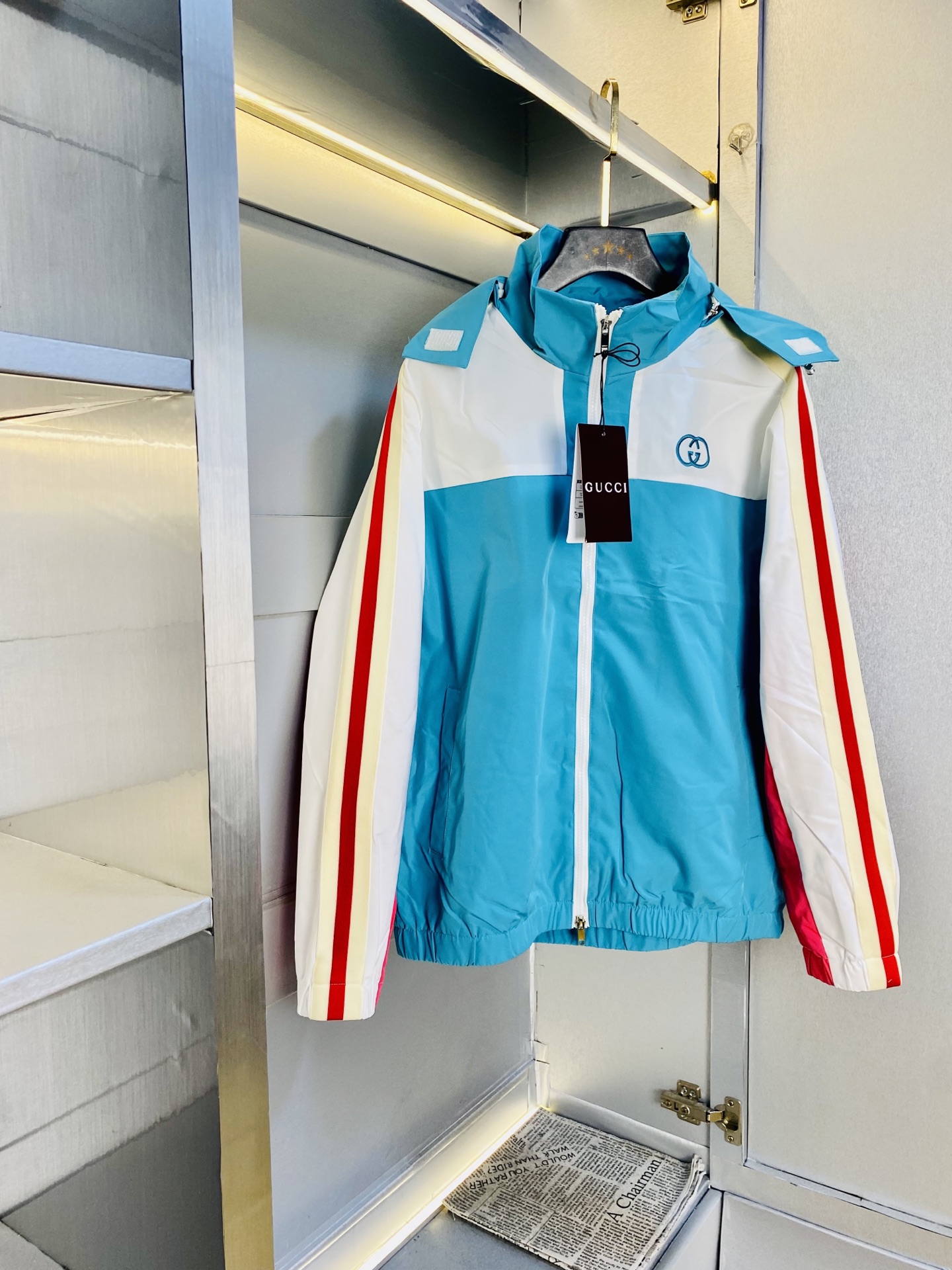 NO:643829,Original item from the official website. Can wear 200 pounds of Gucci autumn style!  New coat and windbreaker. High version and high quality. The original fabric is the same as that of Internet celebrity stars. Mold customization of hardware accessories. Very comfortable. Super versatile and good-looking coat. Not the ordinary version in the market. Compare at will. Quality is absolutely guaranteed. Color pictures and colors. Sizes M-3XL,,gucci,jackets & coats,jackets & coats,alexander wang19860909官网原单货 可穿200斤古奇Gucci 秋款！新款外套夹克防风衣 高版本高品质 原版面料网红明星同款 开模定制五金辅料 感非常舒服 超级百搭好看的一款外套 非市场普通版本 随意对比 品质绝对保证 颜色图色 尺码M-3XL,,gucci,jackets & coats,jackets & coats,alexander wang,Men's clothing