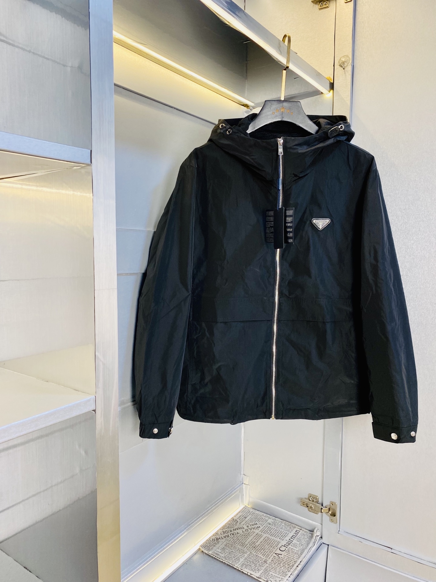 NO:643831,The original item from the official website can wear 200 pounds of Prada autumn style!  New coat, jacket and windproof coat. High version and high quality. The same original fabric as that of Internet celebrity stars. Customized hardware and accessories. Very comfortable. A super versatile and good-looking coat. Not the ordinary version in the market. Compare at will. Quality is absolutely guaranteed. Color pictures and colors. Sizes M-3XL, prada, prada, jackets & coats, jackets & coats, alexander wang19860909官网原单货 可穿200斤普拉达Prada 秋款！新款外套夹克防风衣 高版本高品质 原版面料网红明星同款 开模定制五金辅料 感非常舒服 超级百搭好看的一款外套 非市场普通版本 随意对比 品质绝对保证 颜色图色 尺码M-3XL,,prada,prada,jackets & coats,jackets & coats,alexander wang,Men's clothing