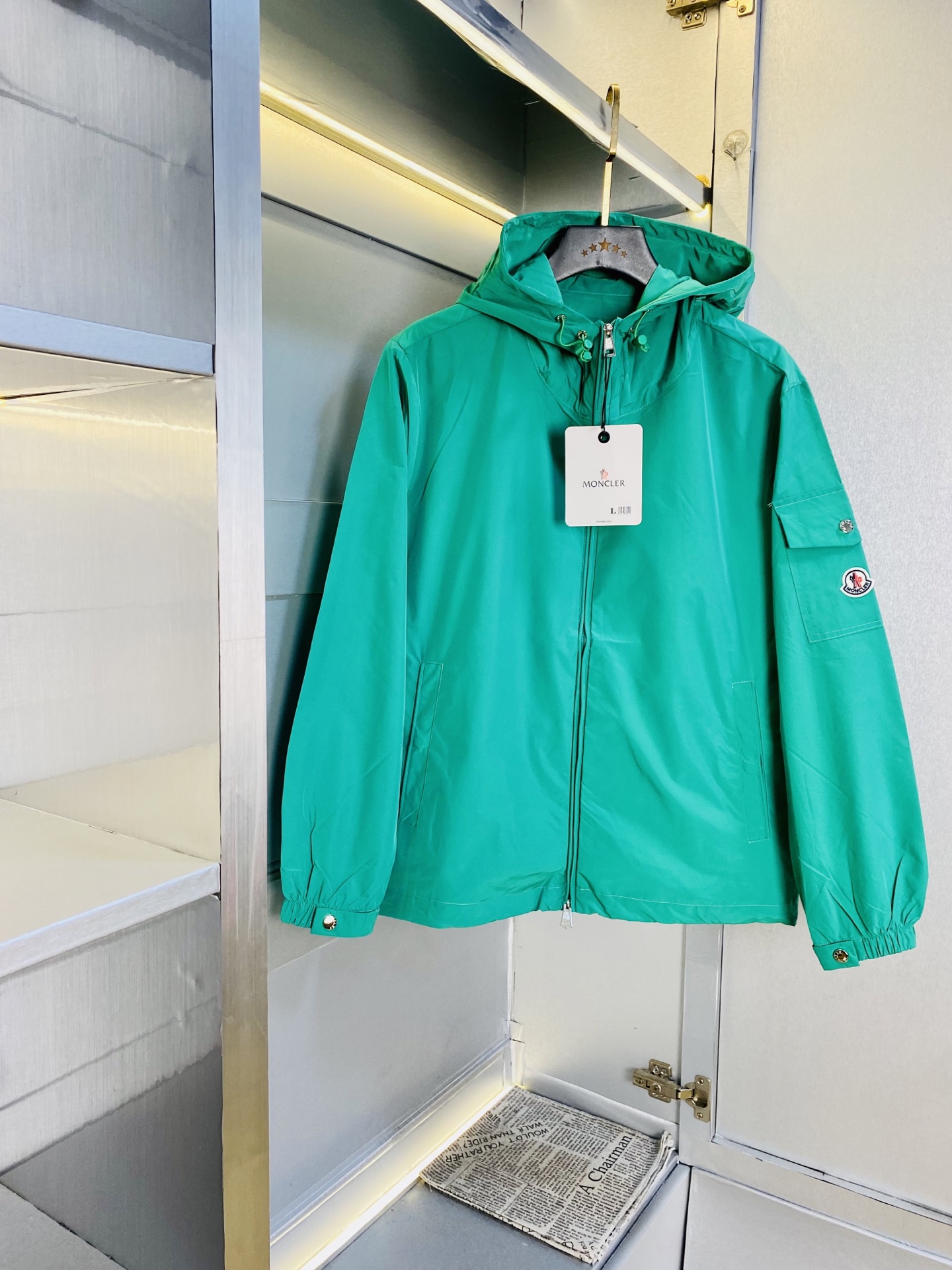 NO:600935,The original item from the official website can be worn with a 200-pound Moncler 2025 autumn model!  New coat, jacket and windproof coat. High version and high quality. The original fabric is the same as that of Internet celebrity stars. Customized hardware and accessories. Very comfortable. A super versatile and good-looking coat. Not the ordinary version in the market. Compare at will. Quality is absolutely guaranteed. Color pictures and colors. Sizes M-3XL, Moncler, jackets & coats, jackets & coats, alexander wang19860909官网原单货 可穿200斤蒙口Moncler 2025秋款！新款外套夹克防风衣 高版本高品质 原版面料网红明星同款 开模定制五金辅料 感非常舒服 超级百搭好看的一款外套 非市场普通版本 随意对比 品质绝对保证 颜色图色 尺码M-3XL,,Moncler,jackets & coats,jackets & coats,alexander wang,Men's clothing