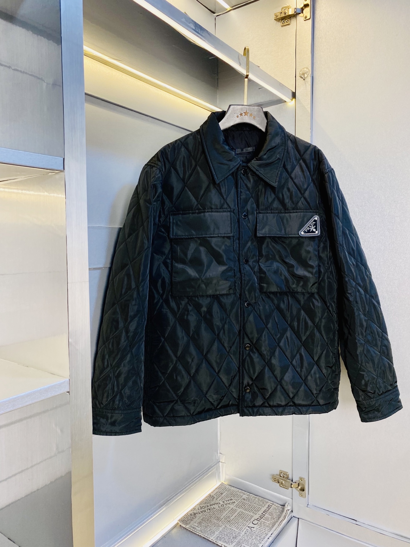 NO:643861,Original item from the official website. Can wear 200 pounds of Prada winter style!  New cotton jacket, cotton jacket, windproof jacket. High version and high quality. Original fabric, the same style as Internet celebrity stars. Open mold to customize hardware accessories. Very comfortable. Super versatile and good-looking jacket. Not ordinary version in the market. Compare at will. Quality is absolutely guaranteed. Color pictures. Sizes L-3XL,, prada, prada, jackets & coats, jackets & coats, alexander wang19860909官网原单货 可穿200斤普拉达Prada 冬款！新款棉衣外套棉服夹克防风衣 高版本高品质 原版面料网红明星同款 开模定制五金辅料 感非常舒服 超级百搭好看的一款外套 非市场普通版本 随意对比 品质绝对保证 颜色图色 尺码L-3XL,,prada,prada,jackets & coats,jackets & coats,alexander wang,Men's clothing