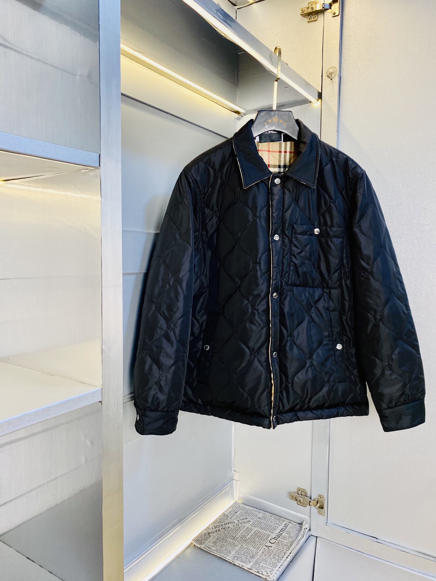 NO:643896,The original item from the official website can wear 200 pounds of Burberry winter style!  New cotton jacket, cotton jacket, windproof jacket. High version and high quality. Original fabric, the same style as Internet celebrity stars. Mold customization of hardware accessories. Very comfortable. Super versatile and good-looking jacket. Not ordinary version in the market. Compare at will. Quality is absolutely guaranteed. Color pictures and colors. Sizes L-3XL,,burberry,burberry,jackets & coats,jackets & coats,alexander wang19860909官网原单货 可穿200斤巴宝莉Burberry 冬款！新款棉衣外套棉服夹克防风衣 高版本高品质 原版面料网红明星同款 开模定制五金辅料 感非常舒服 超级百搭好看的一款外套 非市场普通版本 随意对比 品质绝对保证 颜色图色 尺码L-3XL,,burberry,burberry,jackets & coats,jackets & coats,alexander wang,Men's clothing