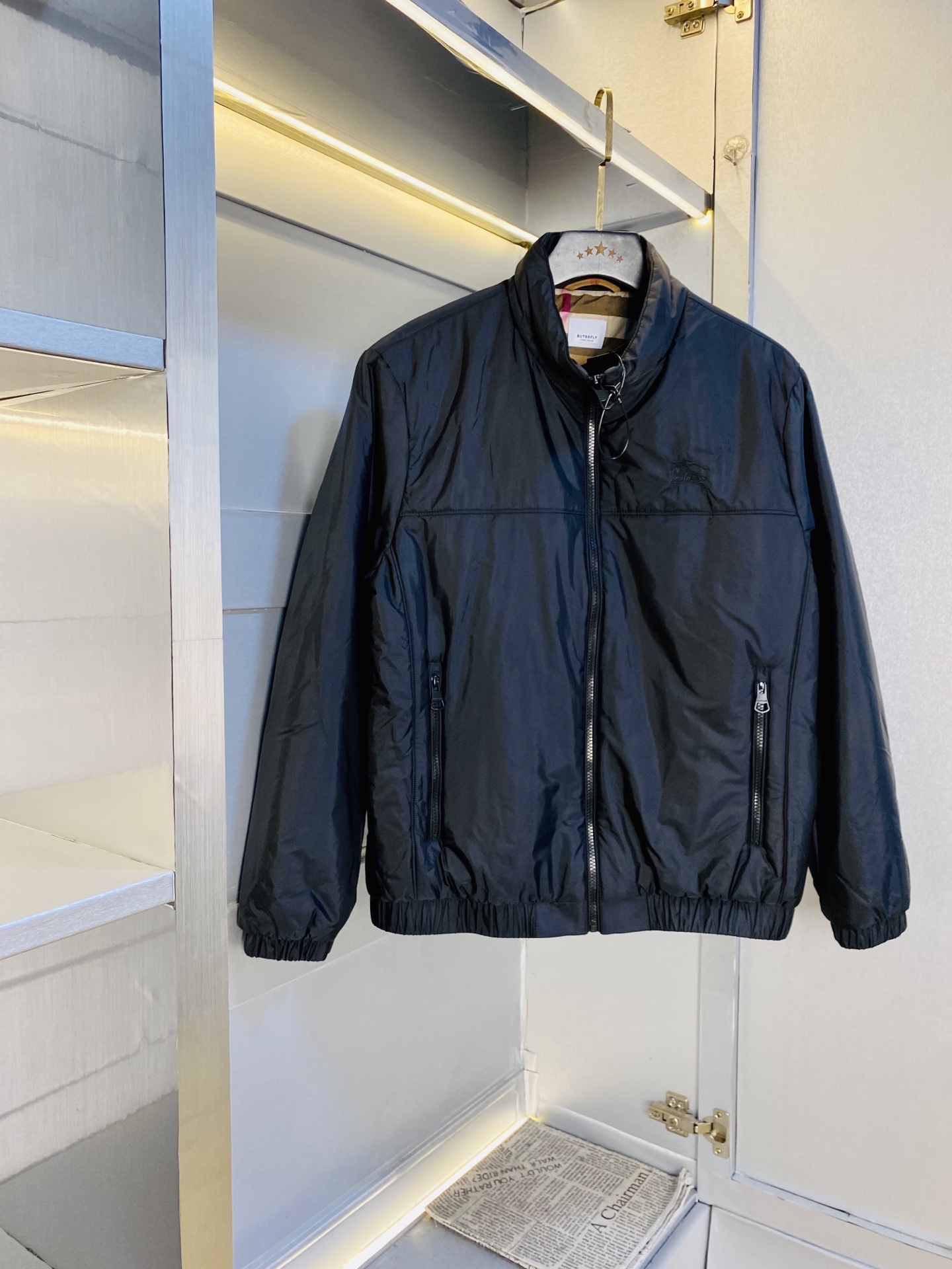 NO:643848,The original item from the official website can wear 200 pounds of Burberry winter style!  New cotton jacket, cotton jacket, windproof jacket. High version and high quality. Original fabric, the same style as Internet celebrity stars. Mold customization of hardware accessories. Very comfortable. Super versatile and good-looking jacket. Not ordinary version in the market. Compare at will. Quality is absolutely guaranteed. Color pictures and colors. Sizes L-3XL,,burberry,burberry,jackets & coats,jackets & coats,alexander wang19860909官网原单货 可穿200斤巴宝莉Burberry 冬款！新款棉衣外套棉服夹克防风衣 高版本高品质 原版面料网红明星同款 开模定制五金辅料 感非常舒服 超级百搭好看的一款外套 非市场普通版本 随意对比 品质绝对保证 颜色图色 尺码L-3XL,,burberry,burberry,jackets & coats,jackets & coats,alexander wang,Men's clothing