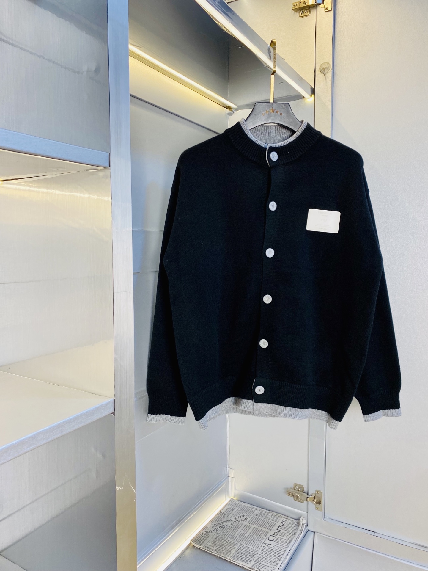 NO:643867,Thick version!  The original item from the official website can wear 240 pounds of Balenciaga winter style!  New knitted sweater woolen coat cardigan jacket. High version and high quality. Original fabrics are the same as those of Internet celebrity stars. Customized hardware and accessories. Very comfortable. Super versatile and good-looking coat. Not ordinary version in the market. Compare at will. Quality is absolutely guaranteed. Color pictures. Sizes M-3XL (175/130 pounds wear M),,balenciaga,balenciaga,jackets & coats,jackets & coats,sweaters,alexander wang19860909加厚款！ 官网原单货 可穿240斤巴黎世家Balenciaga 冬款！新款针织毛衣羊毛外套开衫夹克 高版本高品质 原版面料网红明星同款 开模定制五金辅料 感非常舒服 超级百搭好看的一款外套 非市场普通版本 随意对比 品质绝对保证 颜色图色 尺码M-3XL（175/130斤穿M）,,balenciaga,balenciaga,jackets & coats,jackets & coats,sweaters,alexander wang,Men's clothing