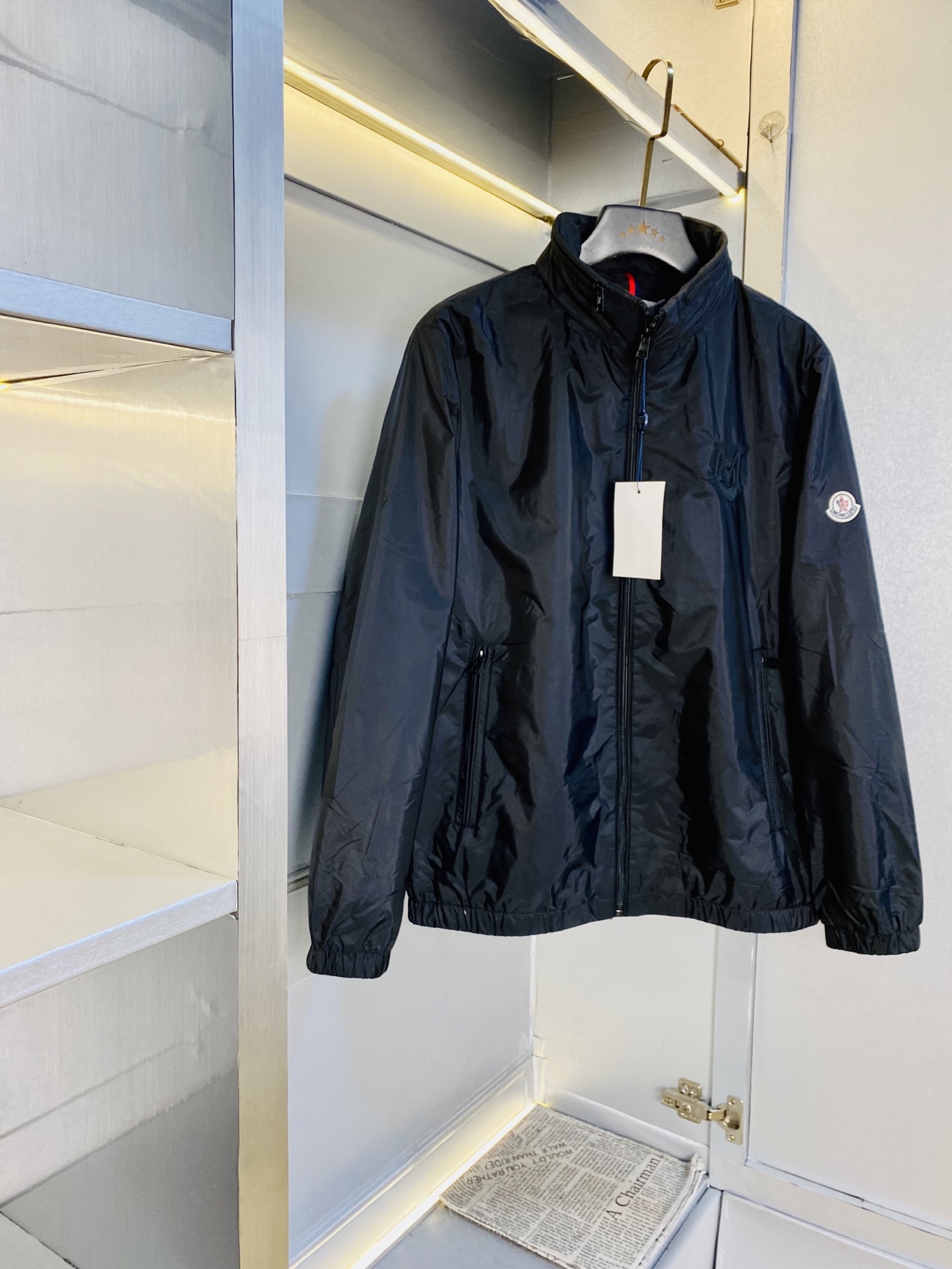 NO:600949,The original item from the official website can be worn with a 220-pound Moncler 2025 autumn model!  New coat, jacket and windproof coat. High version and high quality. The original fabric is the same as that of Internet celebrity stars. Mold customization of hardware accessories. Very comfortable. Super versatile and good-looking coat. Not the ordinary version in the market. Compare at will. Quality is absolutely guaranteed. Color pictures and colors. Sizes M-4XL, Moncler, jackets & coats, jackets & coats, alexander wang19860909官网原单货 可穿220斤蒙口Moncler 2025秋款！新款外套夹克防风衣 高版本高品质 原版面料网红明星同款 开模定制五金辅料 感非常舒服 超级百搭好看的一款外套 非市场普通版本 随意对比 品质绝对保证 颜色图色 尺码M-4XL,,Moncler,jackets & coats,jackets & coats,alexander wang,Men's clothing