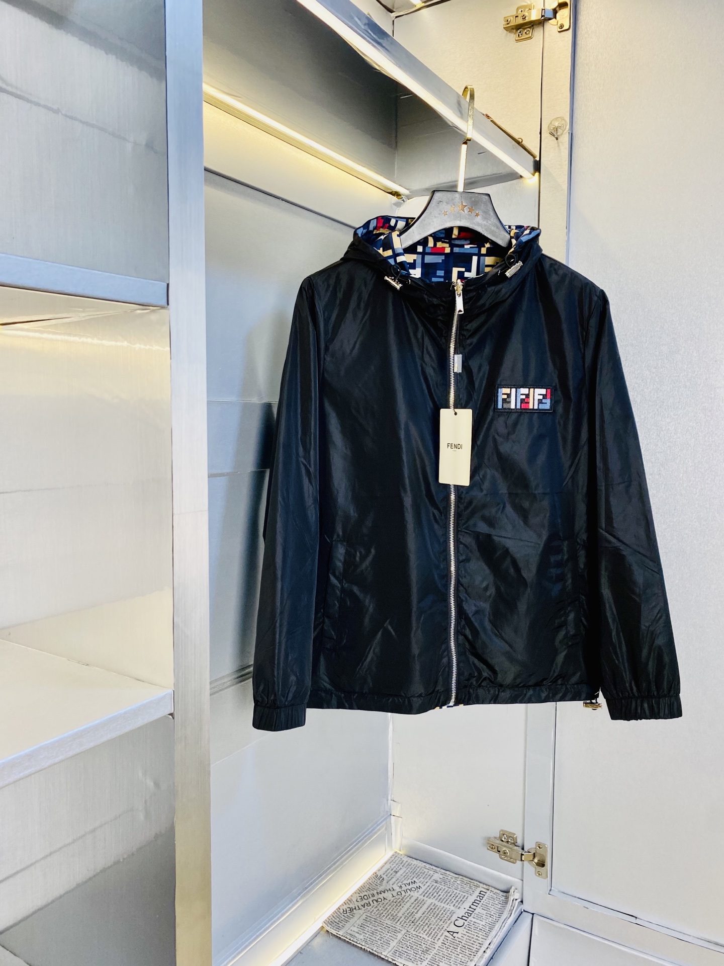 NO:600959,Reversible!  The original item from the official website can wear 220 pounds of Fendi 2025 autumn style!  New coat, jacket, and windproof coat. High version and high quality. Original fabric of the same style as Internet celebrity stars. Customized hardware and accessories. Very comfortable. Super versatile and good-looking coat. Non-common version in the market. Compare at will. Quality is absolutely guaranteed. Color pictures and colors. Sizes M-4XL,,fendi,fendi,jackets & coats,jackets & coats,alexander wang19860909双面穿！ 官网原单货 可穿220斤芬迪Fendi 2025秋款！新款外套夹克防风衣 高版本高品质 原版面料网红明星同款 开模定制五金辅料 感非常舒服 超级百搭好看的一款外套 非市场普通版本 随意对比 品质绝对保证 颜色图色 尺码M-4XL,,fendi,fendi,jackets & coats,jackets & coats,alexander wang,Men's clothing