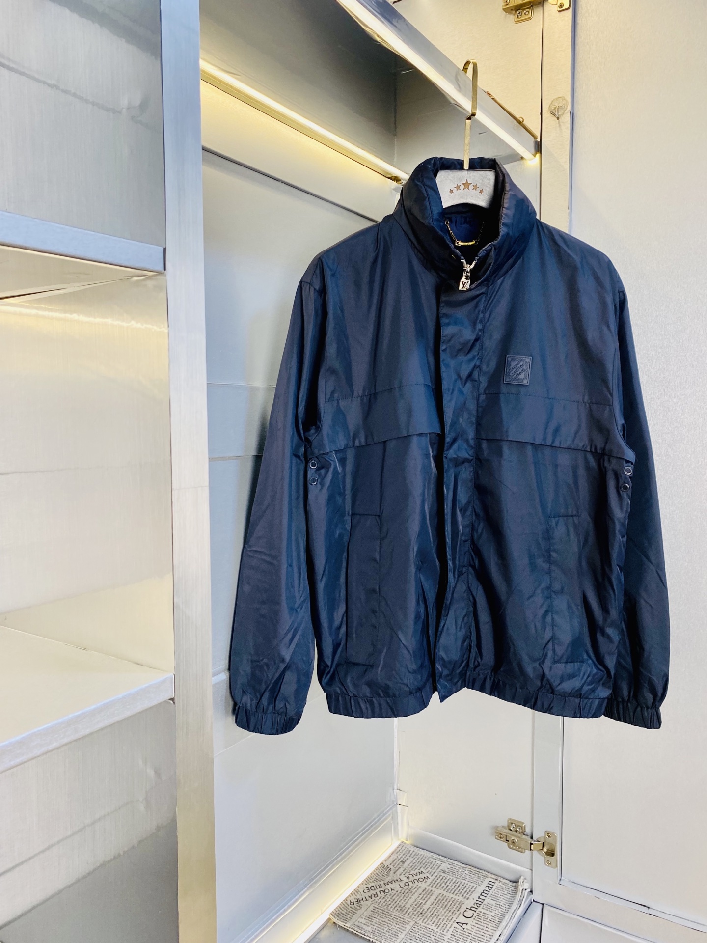 NO:600962,The original item from the official website can wear 220 pounds of Louis Vuitton Lv 2025 autumn style!  New coat, jacket and windproof coat. High version and high quality. The original fabric is the same as that of Internet celebrity stars. Mold customization of hardware and accessories. Very comfortable. Super versatile and good-looking coat. Non-market ordinary version. Compare at will. Quality is absolutely guaranteed. Color pictures and colors. Sizes M-4XL,,louis vuitton,louis vuitton,jackets & coats,jackets & coats,alexander wang19860909官网原单货 可穿220斤路易威登Lv 2025秋款！新款外套夹克防风衣 高版本高品质 原版面料网红明星同款 开模定制五金辅料 感非常舒服 超级百搭好看的一款外套 非市场普通版本 随意对比 品质绝对保证 颜色图色 尺码M-4XL,,louis vuitton,louis vuitton,jackets & coats,jackets & coats,alexander wang,Men's clothing