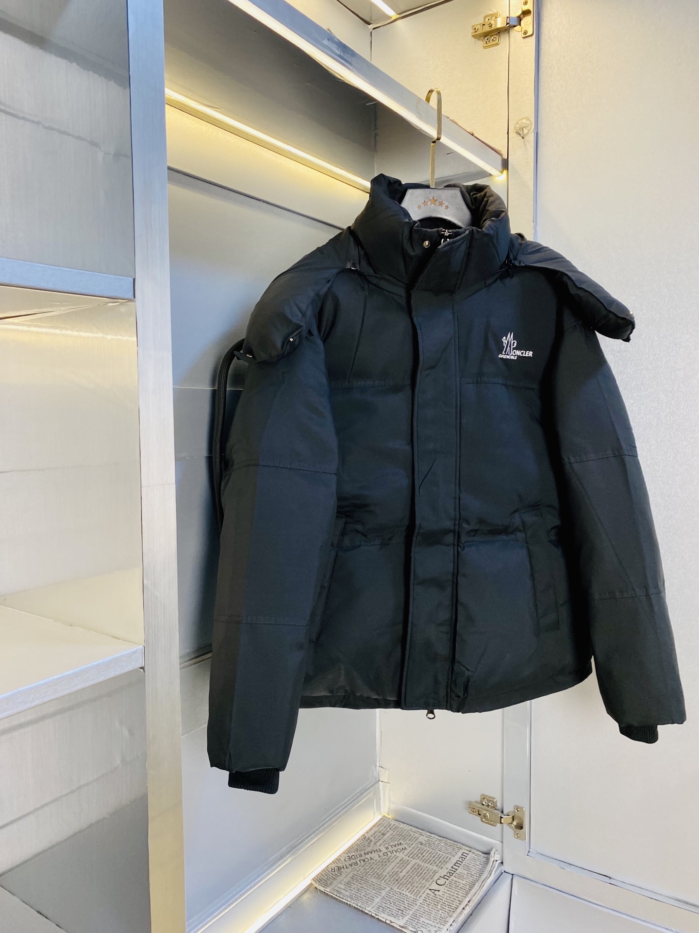 NO:613343,The original item from the official website can be worn with a 210-pound Moncler winter style!  Down jacket, high version, high quality, original fabric, same style as internet celebrity, molded and customized hardware accessories, very comfortable, super versatile and good-looking, non-market ordinary version, feel free to compare, quality is absolutely guaranteed, color picture, size M-3XL (175/130 pounds wear M),,Moncler,jackets & coats,down jacket,alexander wang19860909官网原单货 可穿210斤蒙口Moncler 冬款！羽绒服外套 高版本高品质 原版面料网红明星同款 开模定制五金辅料 感非常舒服 超级百搭好看 非市场普通版本 随意对比 品质绝对保证 颜色图色 尺码M-3XL（175/130斤穿M）,,Moncler,jackets & coats,down jacket,alexander wang,Men's clothing