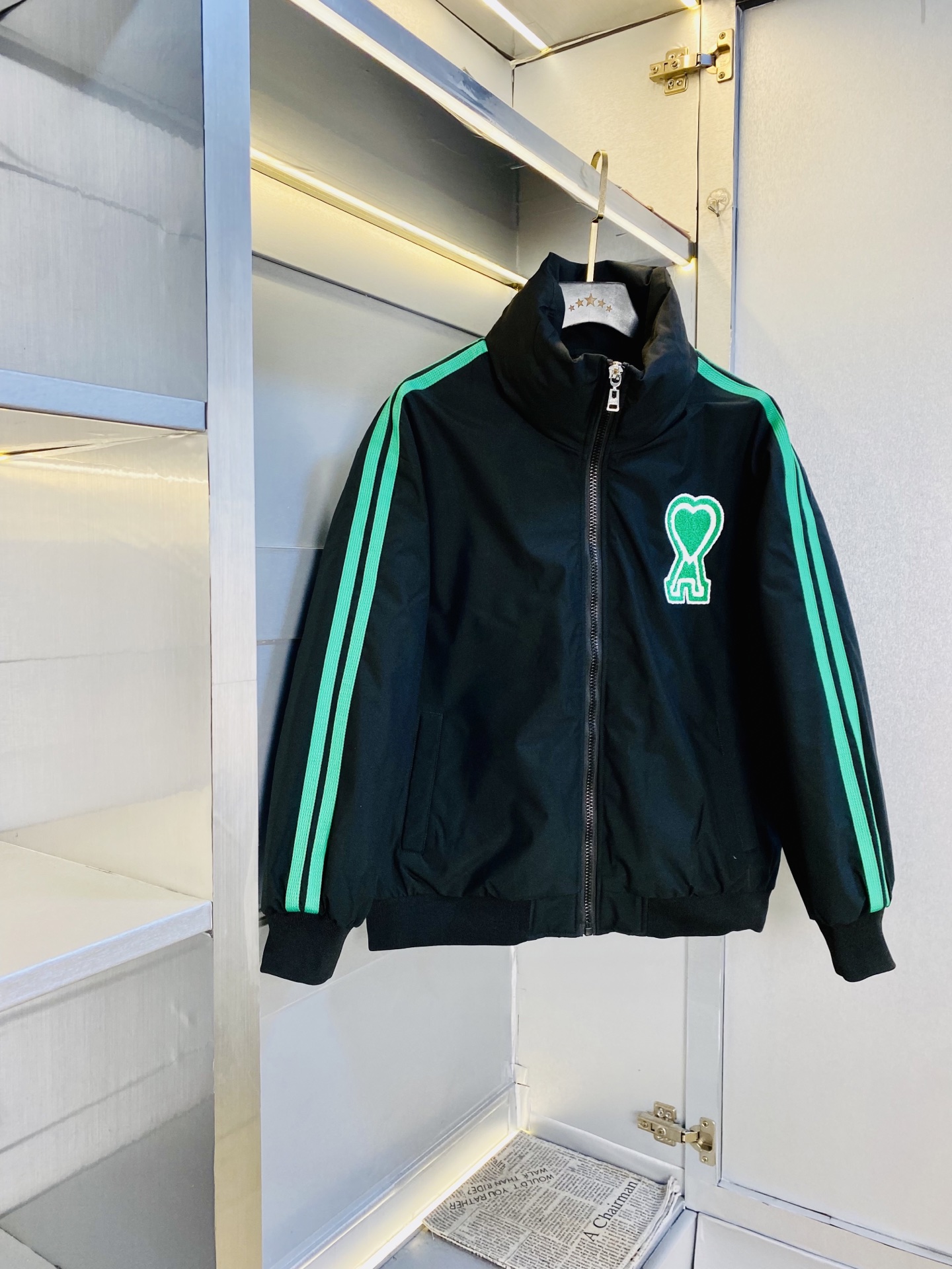 NO:613346,The original item from the official website can wear Ami winter style weighing 200 pounds!  Down jacket, high version and high quality. Original fabric, the same style as Internet celebrity stars. Customized hardware and accessories. Very comfortable. Super versatile and good-looking. Non-market ordinary version. Compare at will. Quality is absolutely guaranteed. Colors and pictures. Sizes M-3XL, amiri, jackets & coats, down jacket, alexander wang19860909官网原单货 可穿200斤艾米Ami 冬款！羽绒服外套 高版本高品质 原版面料网红明星同款 开模定制五金辅料 感非常舒服 超级百搭好看 非市场普通版本 随意对比 品质绝对保证 颜色图色 尺码M-3XL,,amiri,jackets & coats,down jacket,alexander wang,Men's clothing