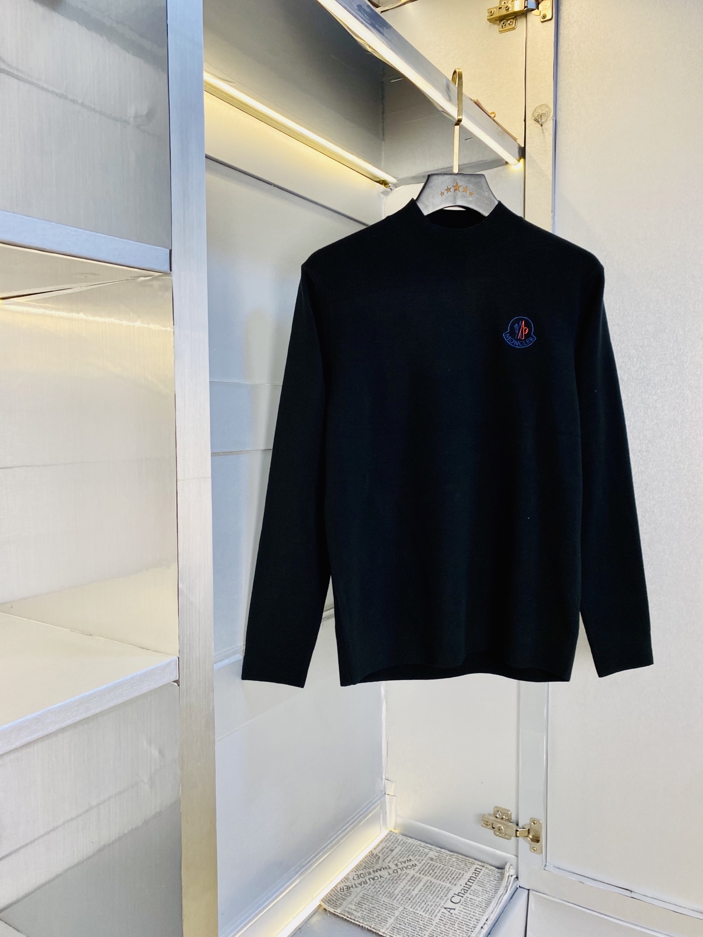 NO:743560,The original item from the official website can be worn with a 190-pound Moncler 2026 autumn and winter model!  New knitted sweater and cardigan. High version and high quality. The original fabric is the same as that of Internet celebrity stars. Customized hardware and accessories. Very comfortable. Super versatile and good-looking. Non-market ordinary version. Compare at will. Quality is absolutely guaranteed. Color pictures and colors. Sizes M-3XL, Moncler, sweaters,19860909官网原单货 可穿190斤蒙口Moncler 2026秋冬款！新款针织毛衣羊毛衫 高版本高品质 原版面料网红明星同款 开模定制五金辅料 感非常舒服 超级百搭好看的一款 非市场普通版本 随意对比 品质绝对保证 颜色图色 尺码M-3XL,,Moncler,sweaters,,Men's clothing