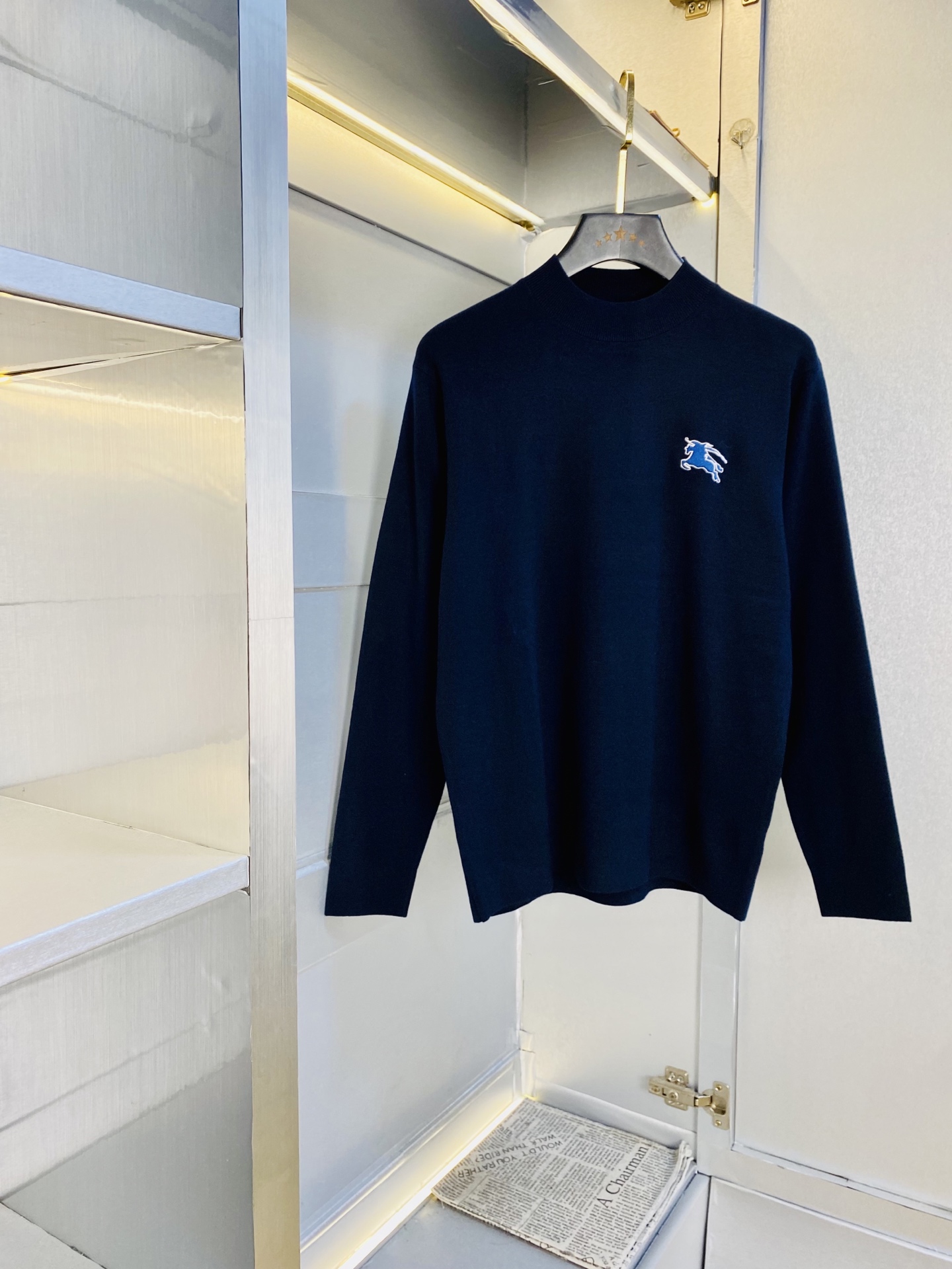 NO:743564,The original item from the official website can wear Burberry 2026 autumn and winter models up to 190 pounds!  New knitted sweater and cardigan. High version and high quality. Original fabric and the same style as Internet celebrity stars. Open mold to customize hardware accessories. Very comfortable. Super versatile and good-looking. Non-market ordinary version. Compare at will. Quality is absolutely guaranteed. Color pictures and colors. Sizes M-3XL,,burberry,burberry,sweaters,19860909官网原单货 可穿190斤巴宝莉Burberry 2026秋冬款！新款针织毛衣羊毛衫 高版本高品质 原版面料网红明星同款 开模定制五金辅料 感非常舒服 超级百搭好看的一款 非市场普通版本 随意对比 品质绝对保证 颜色图色 尺码M-3XL,,burberry,burberry,sweaters,,Men's clothing