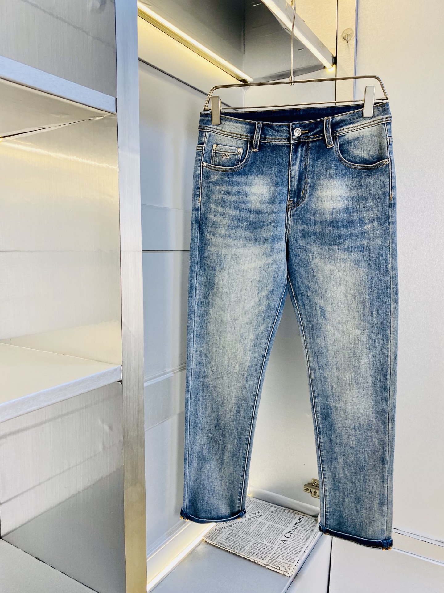 NO:656298,The original item can wear 200 pounds of Louis Vuitton Lv 2025. The new models are available at the counter at the same time. Fashionable casual pants, straight-leg jeans and stretch jeans, imported original fabrics, comfortable and breathable upper body, top-notch craftsmanship hardware accessories. Extremely high grade, super correct version, fashionable and stylish upper body!  A wardrobe essential!  Size 29-38,,louis vuitton,louis vuitton,jeans,alexander wang19860909原单货 可穿200斤路易威登Lv 2025 新款专柜同步有售,时尚休闲裤直筒牛仔裤弹力牛仔裤,进口原版面料,上身舒适透气,顶级工艺五金配饰.档次极高,版型超正,上身时尚有型！衣橱必备单品！尺码29-38,,louis vuitton,louis vuitton,jeans,alexander wang,Men's clothing