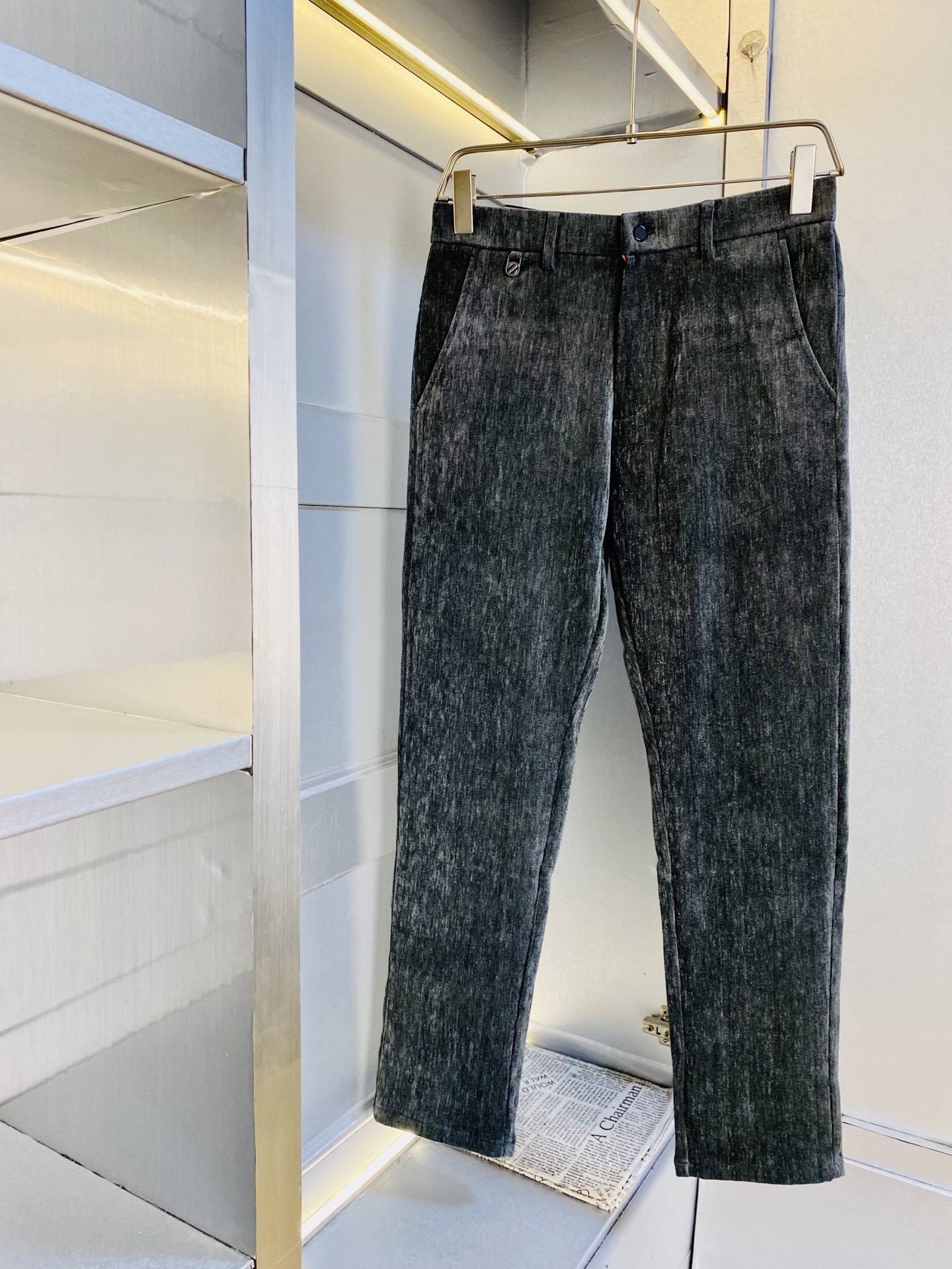 NO:613335,Corduroy!  The original item can wear 200 pounds of Zegna. The new Zegna counters are available at the same time. Fashionable casual pants, straight-leg jeans and stretch jeans, imported original fabrics, comfortable and breathable upper body, top-notch craftsmanship hardware accessories. Extremely high grade, super correct version, fashionable and stylish upper body!  A wardrobe essential!  Size 29-38,,zegna,jeans,alexander wang19860909灯芯绒！ 原单货 可穿200斤杰尼亚Zegna 新款专柜同步有售,时尚休闲裤直筒牛仔裤弹力牛仔裤,进口原版面料,上身舒适透气,顶级工艺五金配饰.档次极高,版型超正,上身时尚有型！衣橱必备单品！尺码29-38,,zegna,jeans,alexander wang,Men's clothing