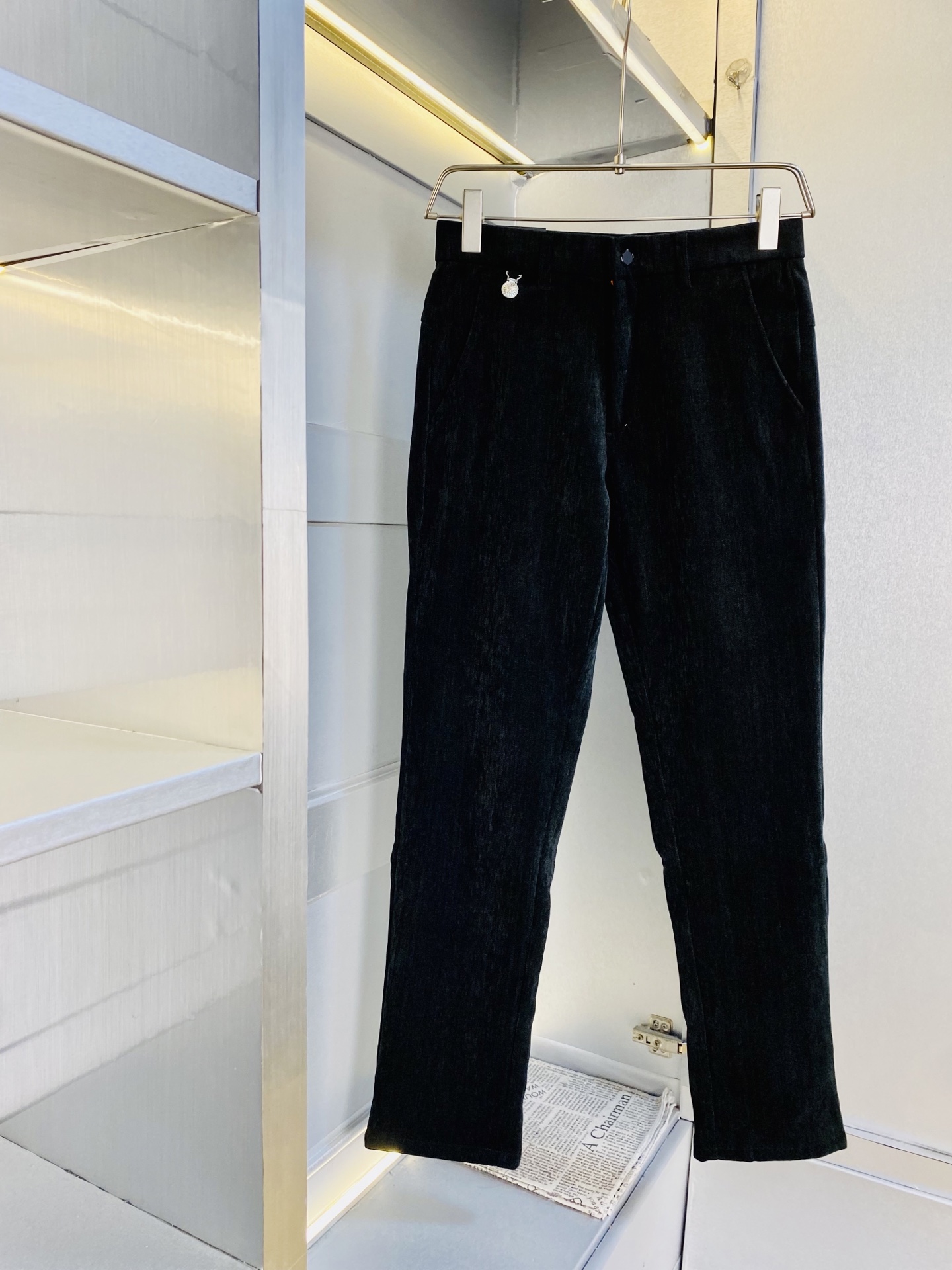 NO:613338,Corduroy!  The original item can wear 200 pounds of Versace. The new Versace counters are available at the same time. Fashionable casual pants, straight-leg jeans and stretch jeans, imported original fabrics, comfortable and breathable upper body, top-notch craftsmanship hardware accessories. Extremely high grade, super correct fit, fashionable and stylish upper body!  A wardrobe essential!  Size 29-38,,versace,versace,jeans,alexander wang19860909灯芯绒！ 原单货 可穿200斤范思哲Versace 新款专柜同步有售,时尚休闲裤直筒牛仔裤弹力牛仔裤,进口原版面料,上身舒适透气,顶级工艺五金配饰.档次极高,版型超正,上身时尚有型！衣橱必备单品！尺码29-38,,versace,versace,jeans,alexander wang,Men's clothing