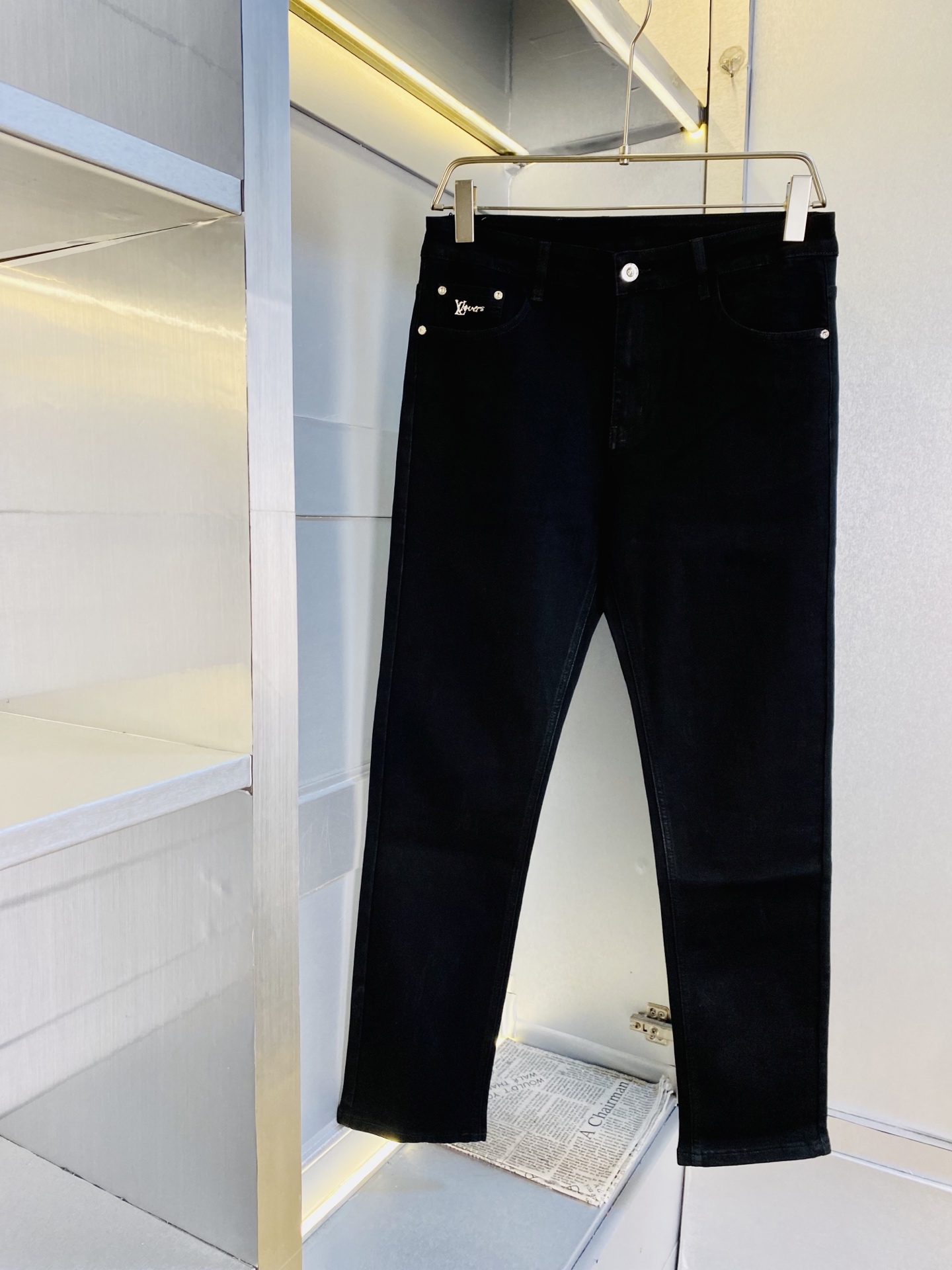 NO:613344,The original item can wear 200 pounds of Louis Vuitton Lv. New models are available at the counter at the same time. Fashionable casual pants, straight-leg jeans and stretch jeans, imported original fabrics, comfortable and breathable upper body, top-notch craftsmanship hardware accessories. Extremely high grade, super correct version, fashionable and stylish upper body!  A wardrobe essential!  Size 29-38,,louis vuitton,louis vuitton,jeans,alexander wang19860909原单货 可穿200斤路易威登Lv 新款专柜同步有售,时尚休闲裤直筒牛仔裤弹力牛仔裤,进口原版面料,上身舒适透气,顶级工艺五金配饰.档次极高,版型超正,上身时尚有型！衣橱必备单品！尺码29-38,,louis vuitton,louis vuitton,jeans,alexander wang,Men's clothing