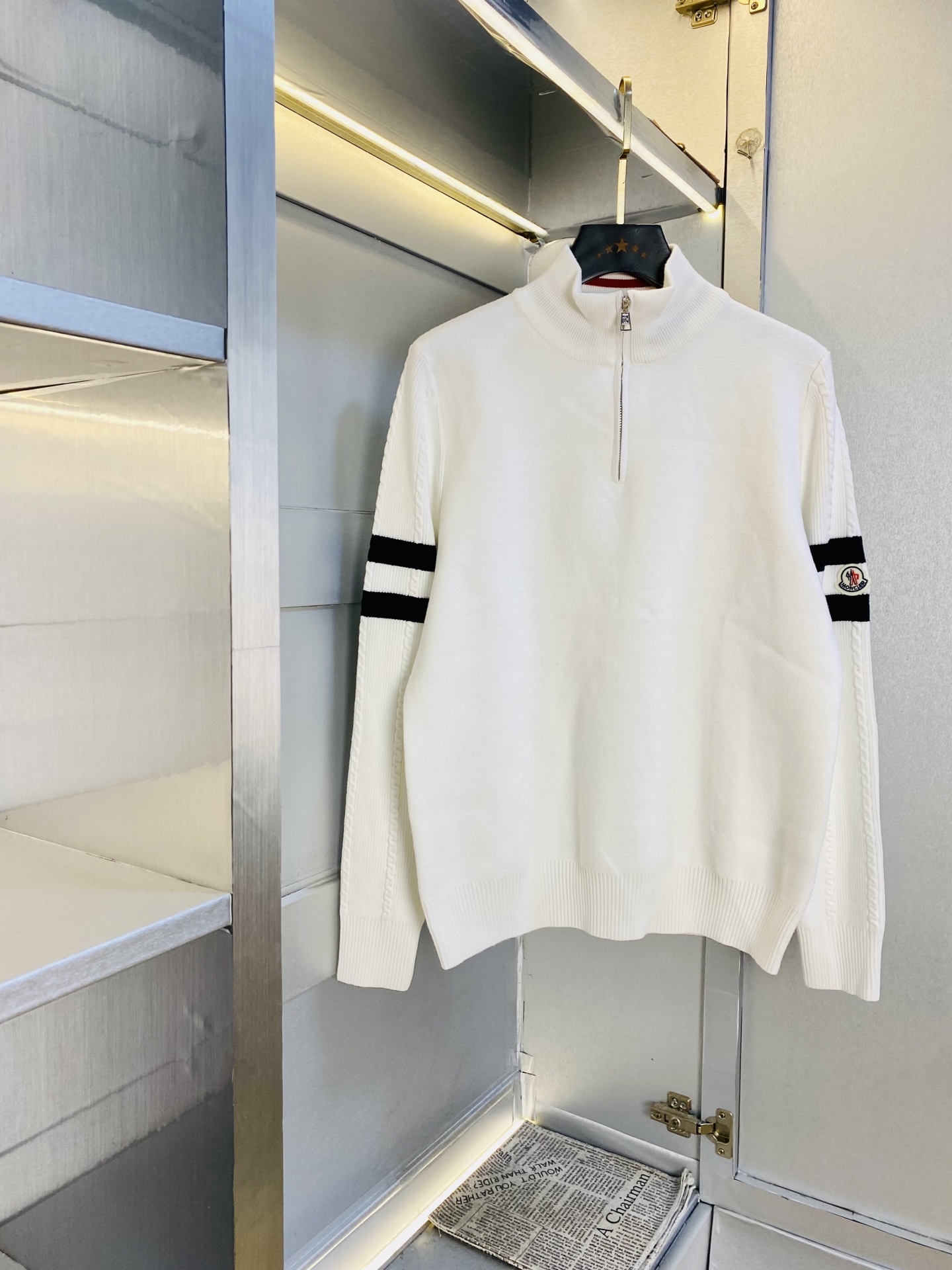 NO:726586,Support replacement after the year!  The original item from the official website can be worn in the Moncler 2025 autumn and winter style!  New knitted sweater and cardigan sweater. High version and high quality. Original fabric and the same style as Internet celebrity stars! Mold customization of hardware accessories. Very comfortable. Super versatile and good-looking. Non-market ordinary version. Compare at will. Quality is absolutely guaranteed. Color pictures and colors. Sizes M-3XL, Moncler, sweaters,19860909支持年后退换！ 官网原单货 可穿斤蒙口Moncler 2025秋冬款！新款针织衫羊毛衫毛衣 高版本高品质 原版面料网红明星同款! 开模定制五金辅料 感非常舒服 超级百搭好看 非市场普通版本 随意对比 品质绝对保证 颜色图色 尺码M-3XL,,Moncler,sweaters,,Men's clothing