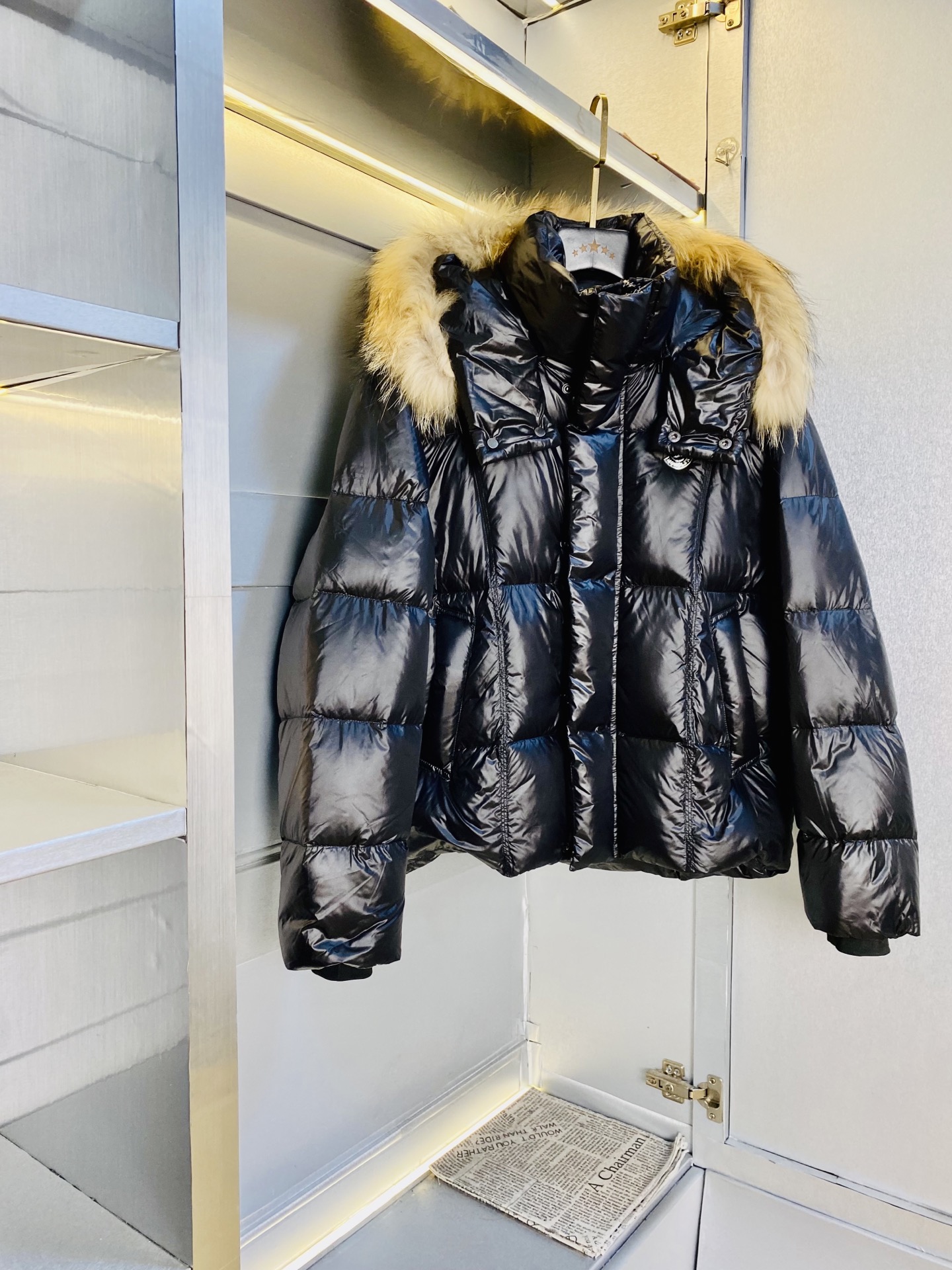 NO:656323,The original item from the official website can wear Moncler 2025 winter style with a 210 catties mask!  Down jacket, hat with fox fur, high version and high quality, original fabrics, the same style as Internet celebrity stars, molded custom hardware accessories, very comfortable, super versatile and good-looking, non-market ordinary version, feel free to compare, quality is absolutely guaranteed, color picture, size M-3XL (175/130 pounds wear M),,Moncler,jackets & coats,down jacket,hats,alexander wang19860909官网原单货 可穿210斤蒙口Moncler 2025冬款！羽绒服外套 帽子加狐狸毛 高版本高品质 原版面料网红明星同款 开模定制五金辅料 感非常舒服 超级百搭好看 非市场普通版本 随意对比 品质绝对保证 颜色图色 尺码M-3XL（175/130斤穿M）,,Moncler,jackets & coats,down jacket,hats,alexander wang,Men's clothing