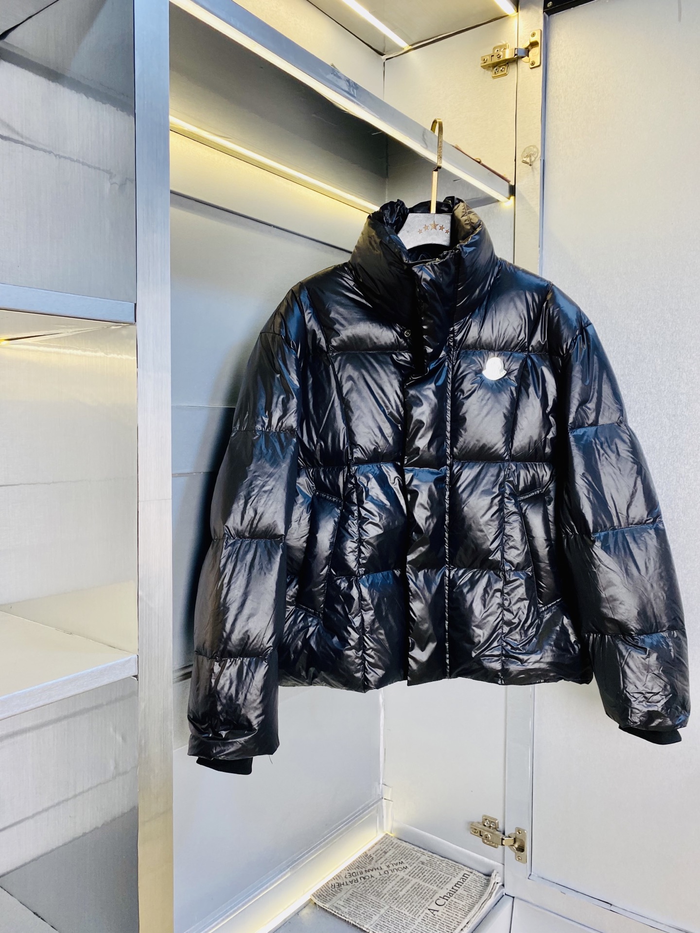 NO:656329,The original item from the official website can wear Moncler 2025 winter style with a 210 catties mask!  Down jacket, high version, high quality, original fabric, same style as internet celebrity, molded and customized hardware accessories, very comfortable, super versatile and good-looking, non-market ordinary version, feel free to compare, quality is absolutely guaranteed, color picture, size M-3XL (175/130 pounds wear M),,Moncler,jackets & coats,down jacket,alexander wang19860909官网原单货 可穿210斤蒙口Moncler 2025冬款！羽绒服外套 高版本高品质 原版面料网红明星同款 开模定制五金辅料 感非常舒服 超级百搭好看 非市场普通版本 随意对比 品质绝对保证 颜色图色 尺码M-3XL（175/130斤穿M）,,Moncler,jackets & coats,down jacket,alexander wang,Men's clothing