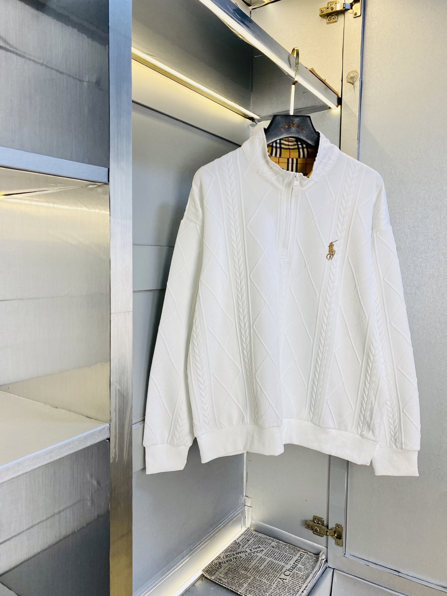 NO:643886,The official website model can be worn up to 210 pounds. Ralph Lauren POLO. Original quality. The latest stand-up collar sweatshirt, selected counter-customized top imported fabrics. All details are perfectly made and reproduced 1:1 to restore 100% authenticity. Original hardware. High-end customized accessories. Original factory original label. The upper body effect is amazing!  Size: M-3XL (175/130 pounds wear M),,hoodie,sweatshirts,alexander wang19860909官网款 可穿210斤 拉夫劳伦POLO 原单品质 最新款立领卫衣,精选专柜订制顶级进口面料 所有细节做工完美1比1复刻 还原正品百分百 原版五金 高端订制辅料 原厂原标 上身效果超赞！码数:M-3XL（175/130斤穿M）,,hoodie,sweatshirts,alexander wang,Men's clothing